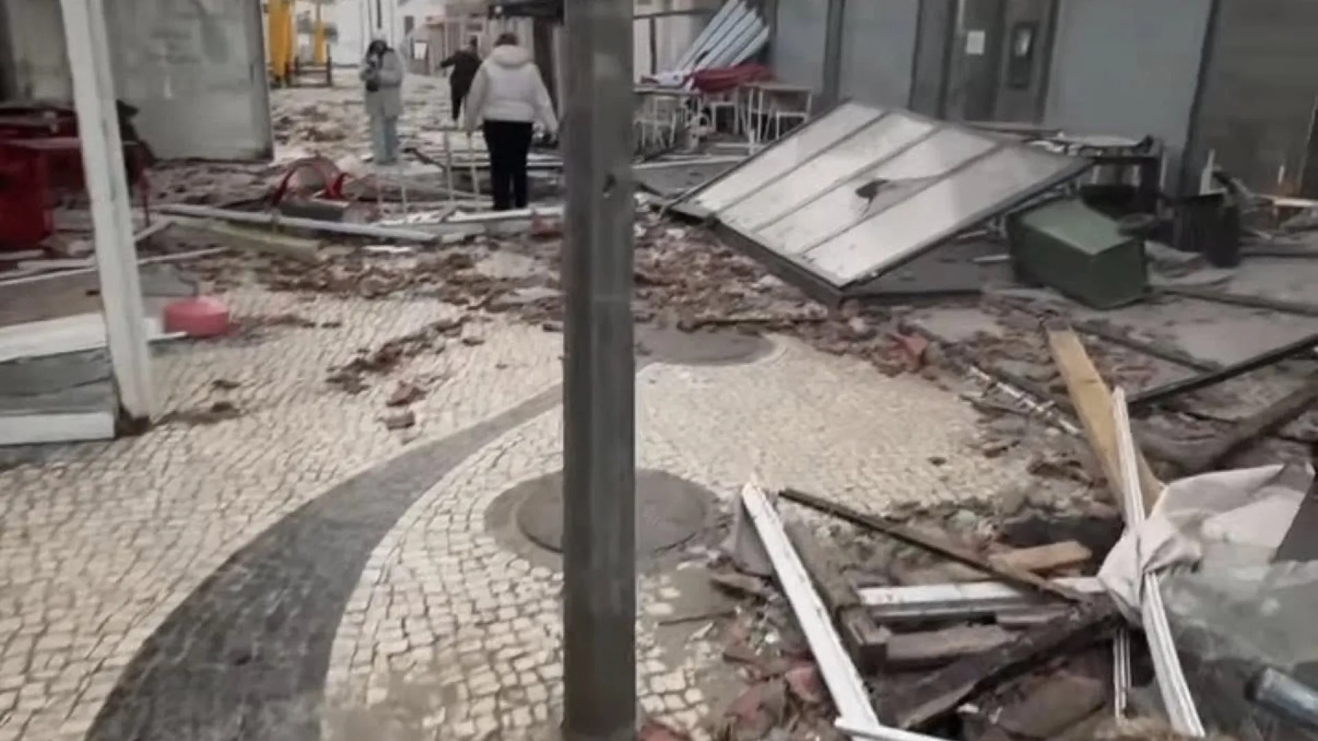 
                    Pedrógão Grande apela à doação de lonas e material de cobertura
                