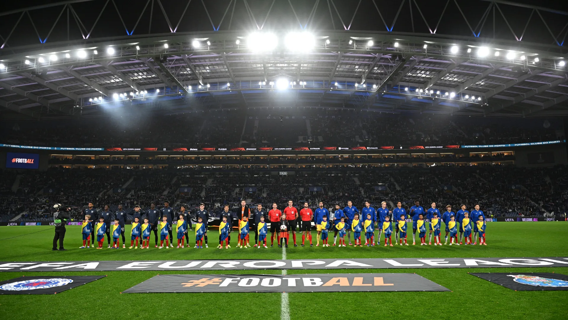 
                    EM DIRETO: FC Porto e Sp. Braga ainda sonham com apuramento direto
                