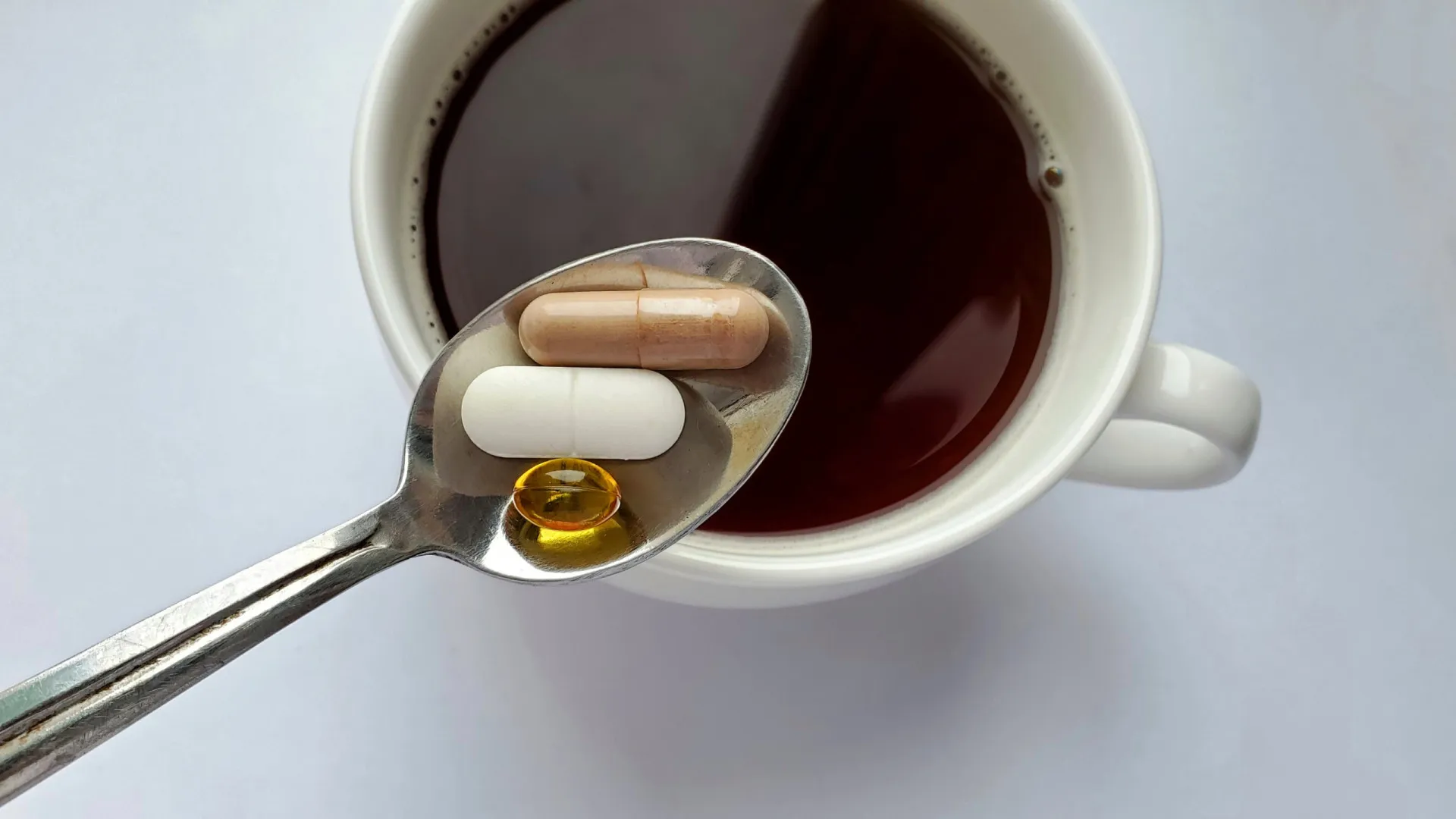 
                    Pare de tomar estas vitaminas com café, alertam nutricionistas
                