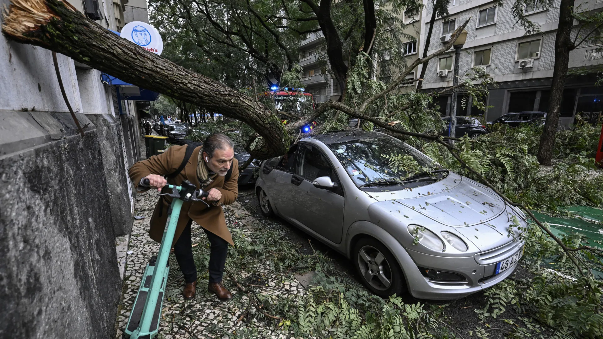 
                    Carro, casa... O que fazer (passo a passo) se sofreu danos pelo mau tempo
                