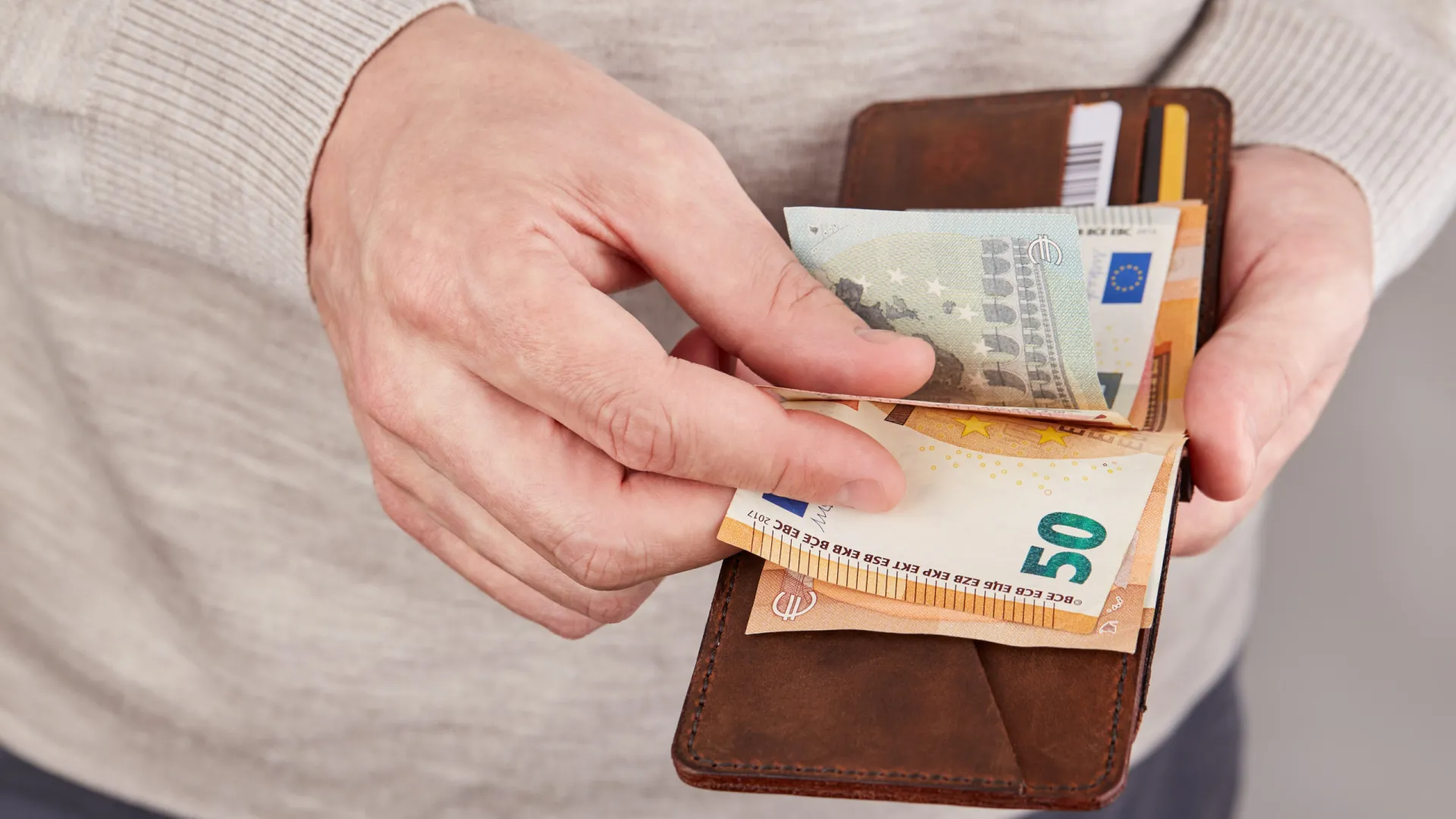 
                    Aumentos salariais para a Função Pública já têm luz verde: Eis os valores
                