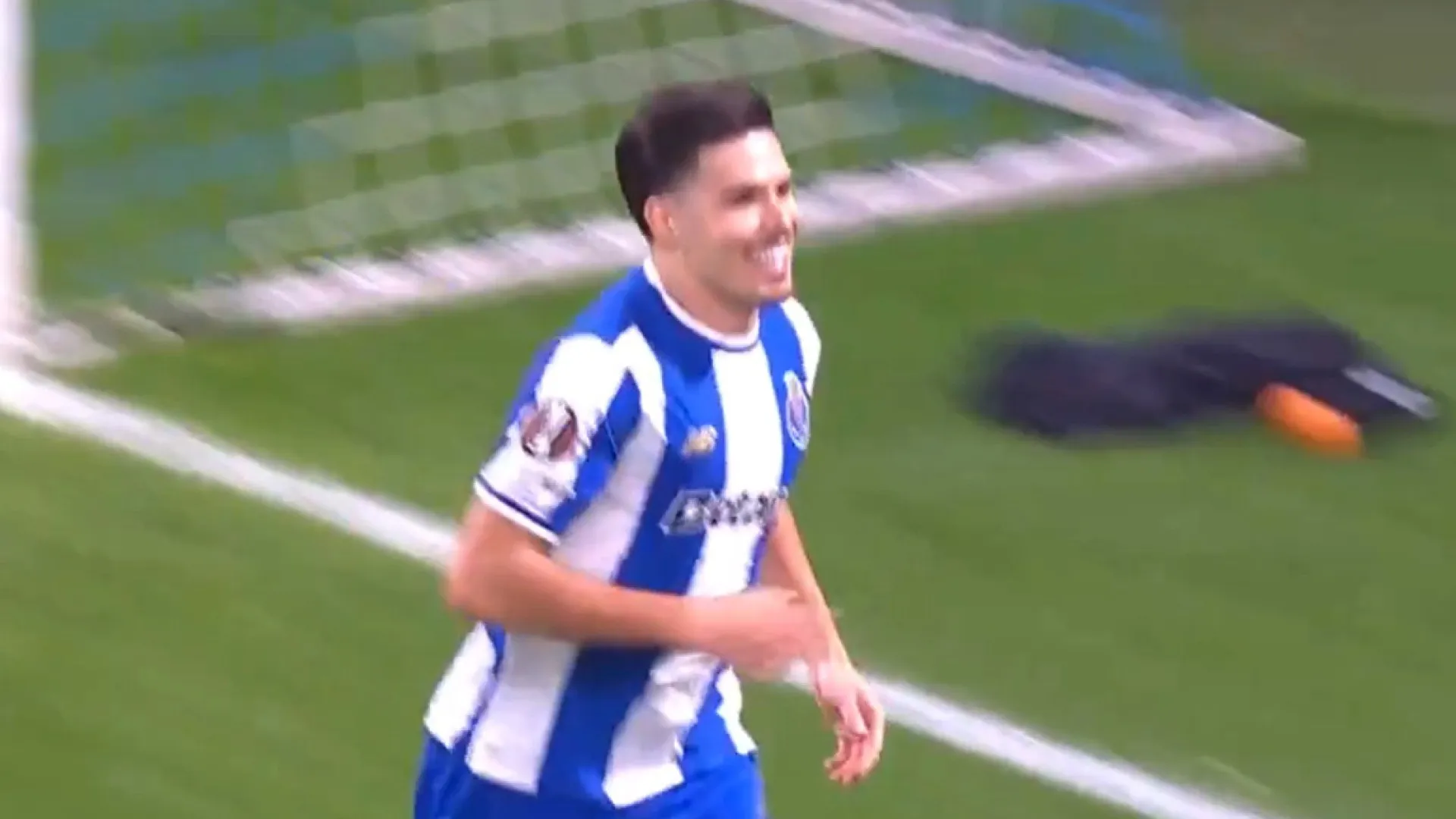 
                    Os três golos que coloriram a vitória do FC Porto e garantiram 'oitavos'
                