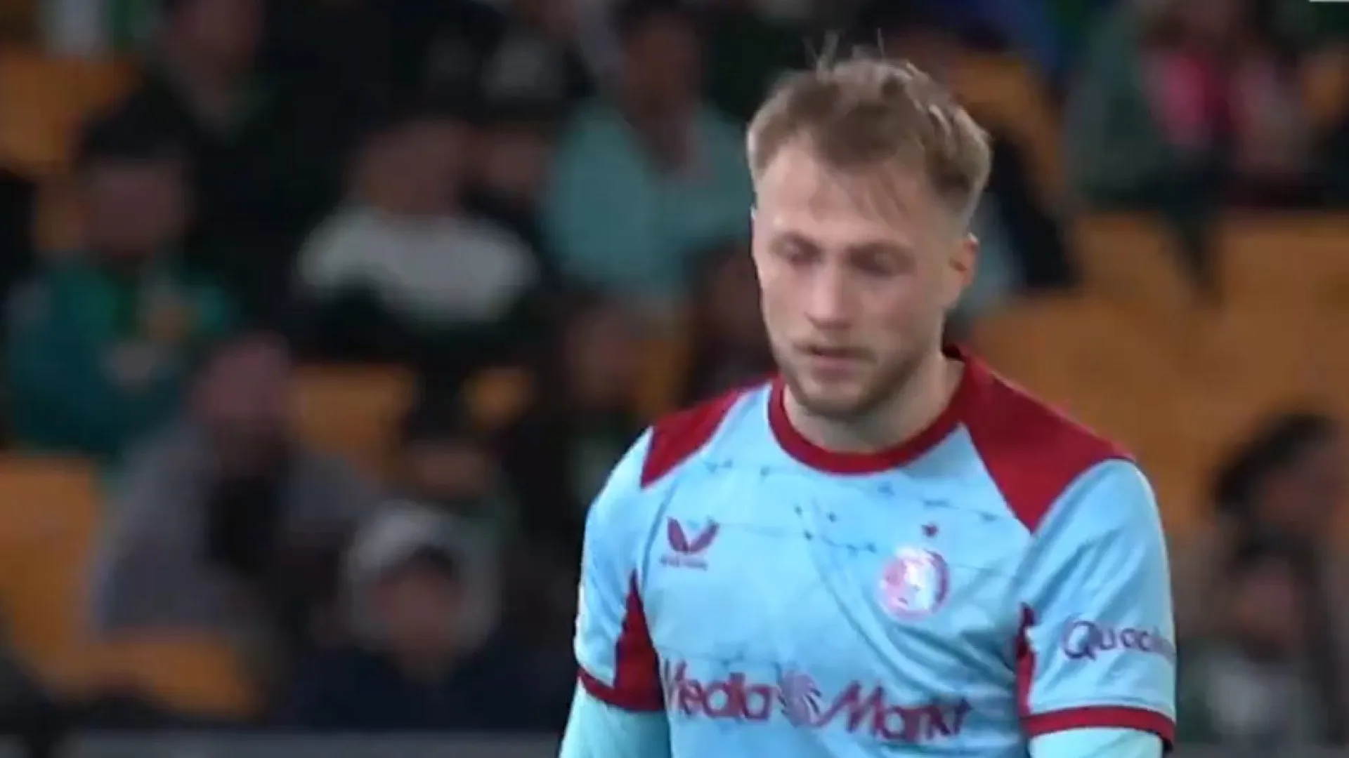 
                    Destas não fazia no Benfica. A chapelada de Tengstedt que se tornou viral
                