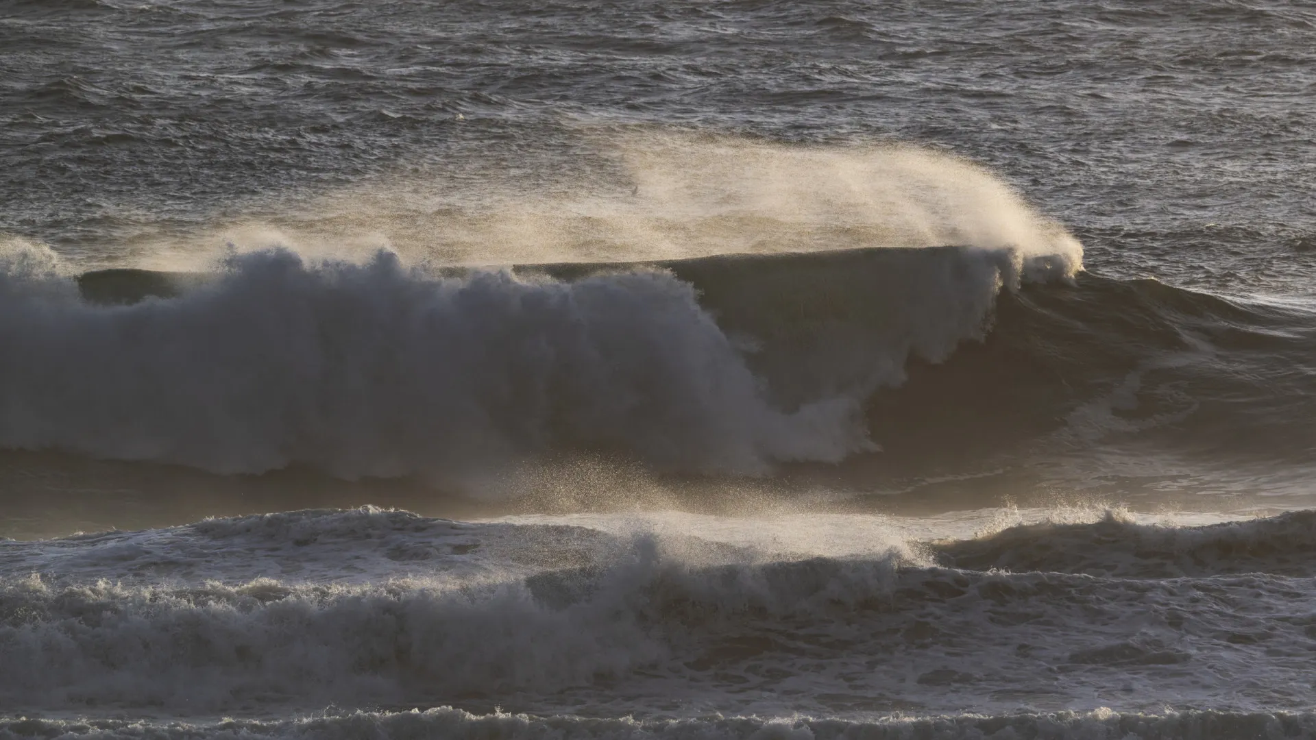 
                    Todas as ilhas dos Açores com aviso amarelo por vento e agitação marítima
                
