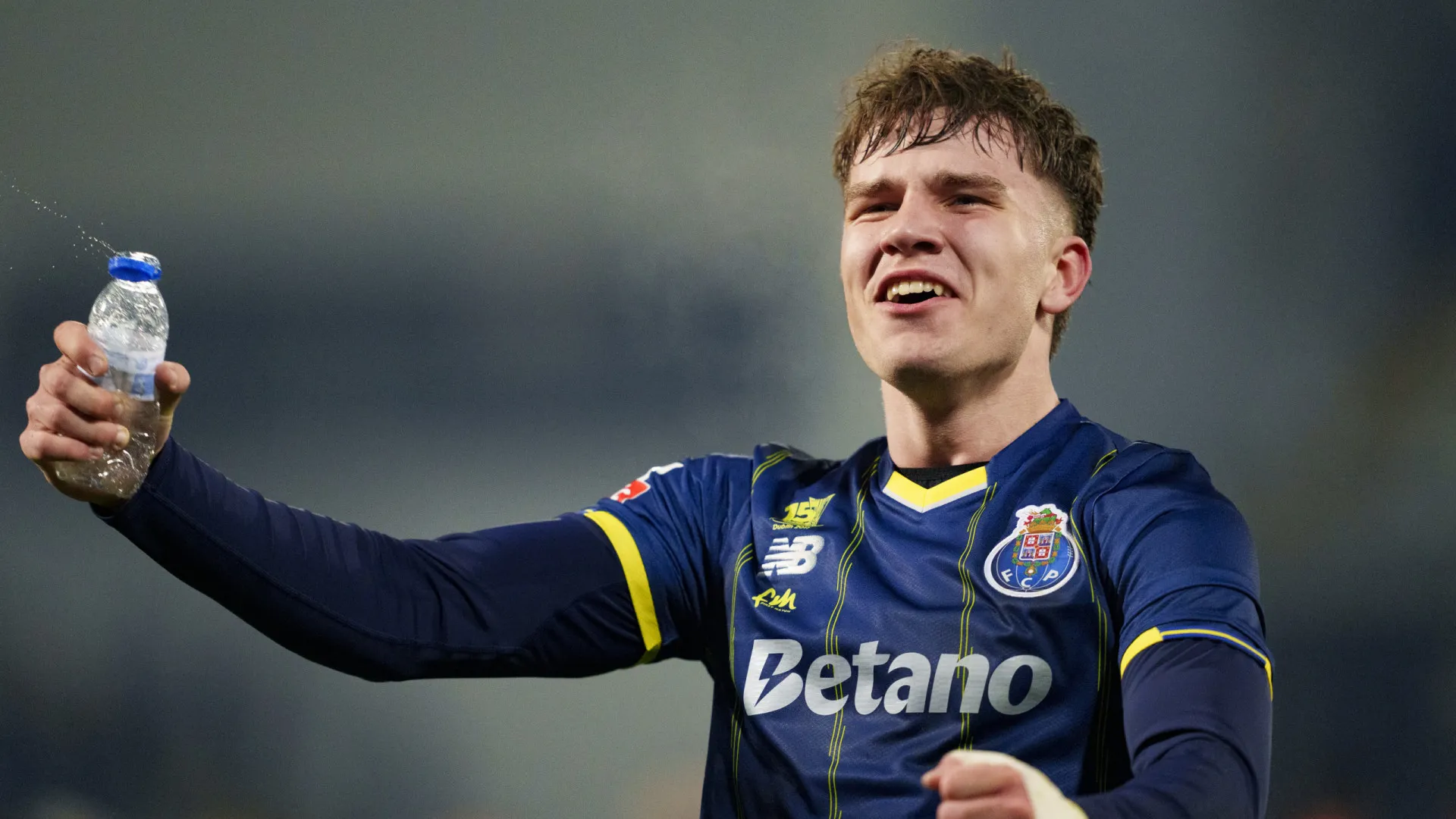 "Futuro brilhante pela frente". Lewandowski rendido a Pietuszewski