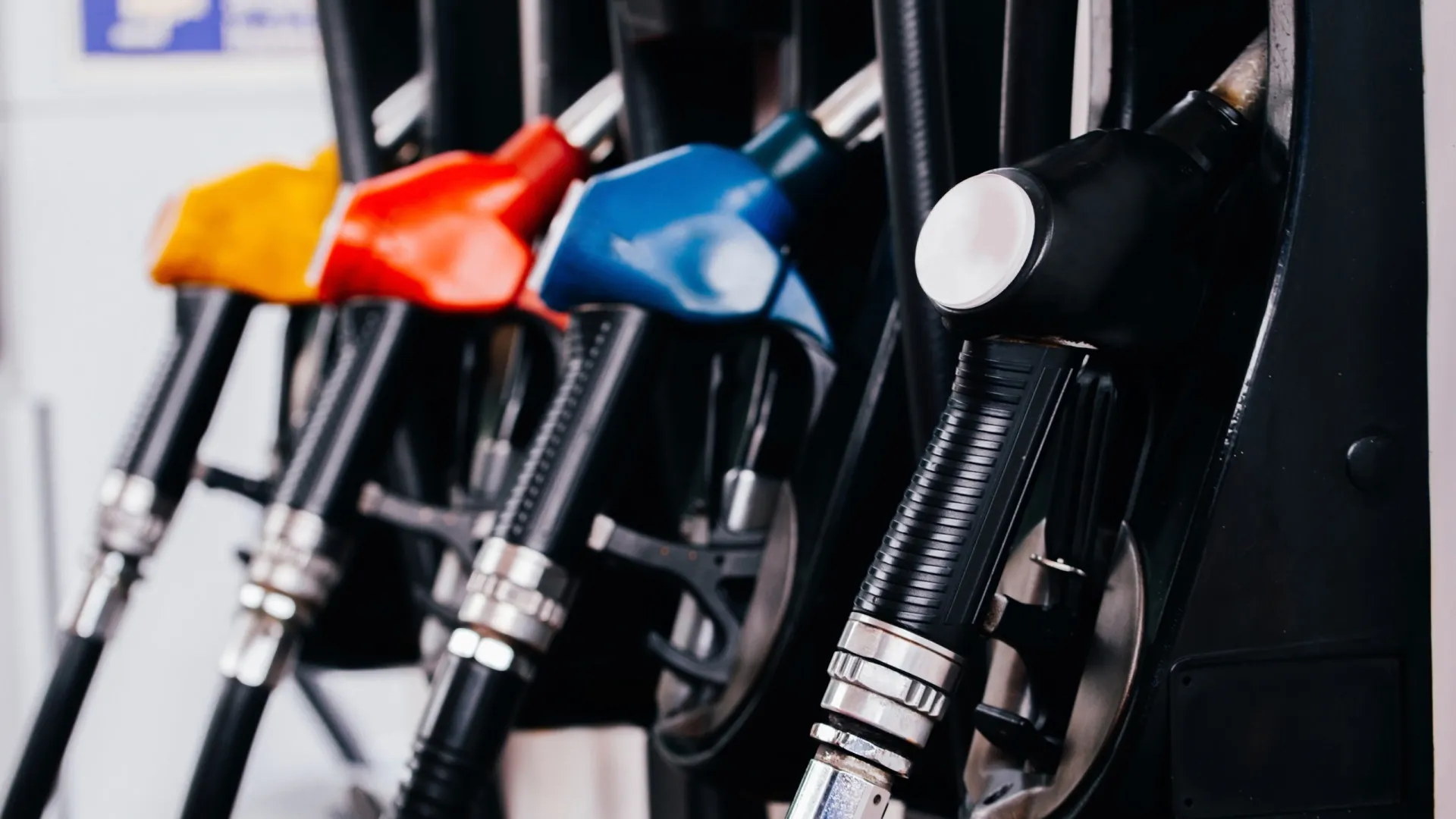 
                    Próxima semana traz novo aumento no preço dos combustíveis. Quanto sobem?
                