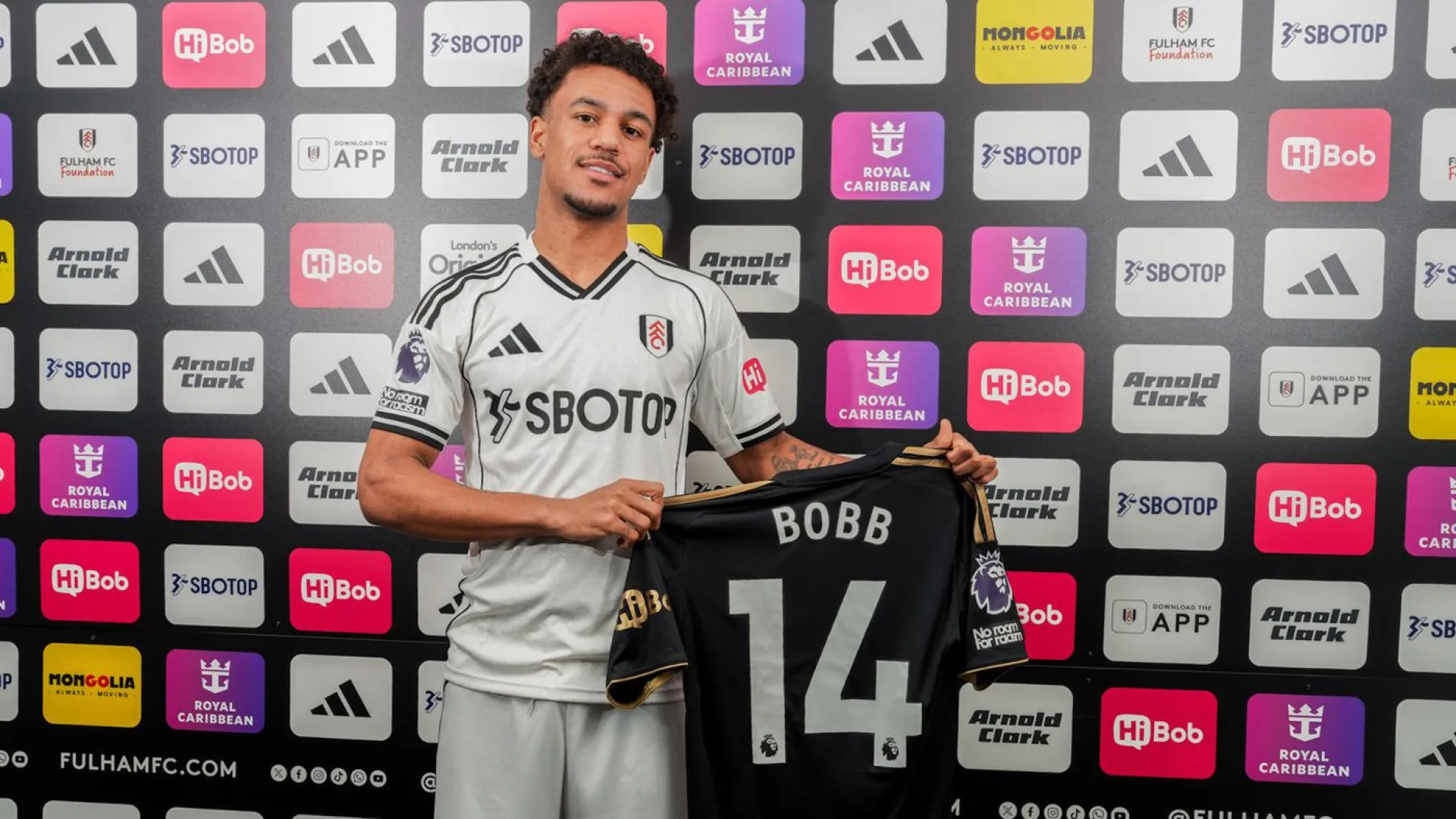 
                    Oficial: Fulham, de Marco Silva, contrata Oscar Bobb ao Manchester City
                