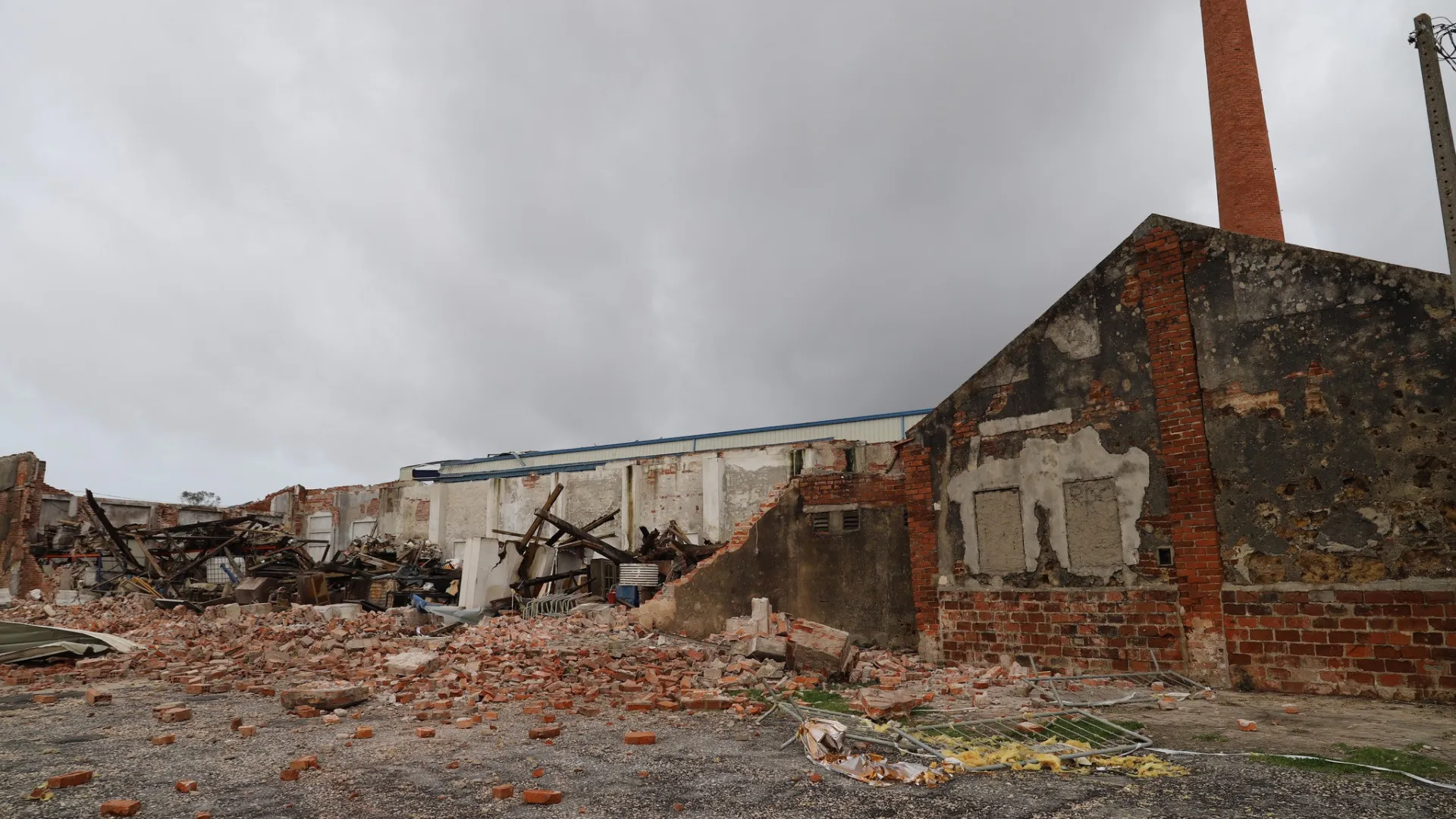 
                    Carneiro visita zonas afetadas. Amanhã reúne-se com especialistas
                