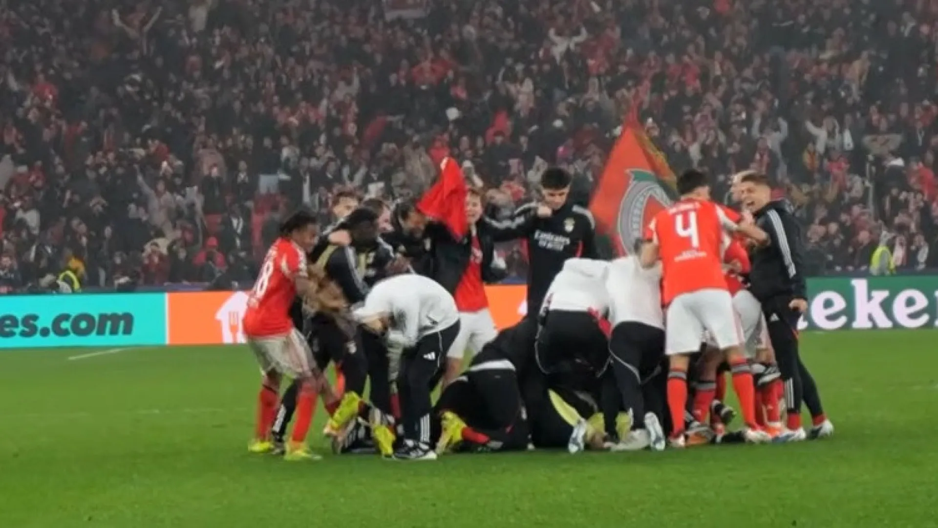 
                    Benfica mostra bastidores do épico jogo com Real e pormenor salta à vista
                