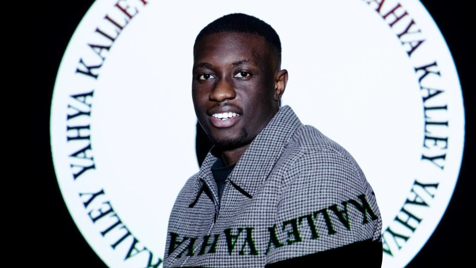 
                    Oficial: Estrela da Amadora contrata defesa Yahya Kalley a custo zero
                