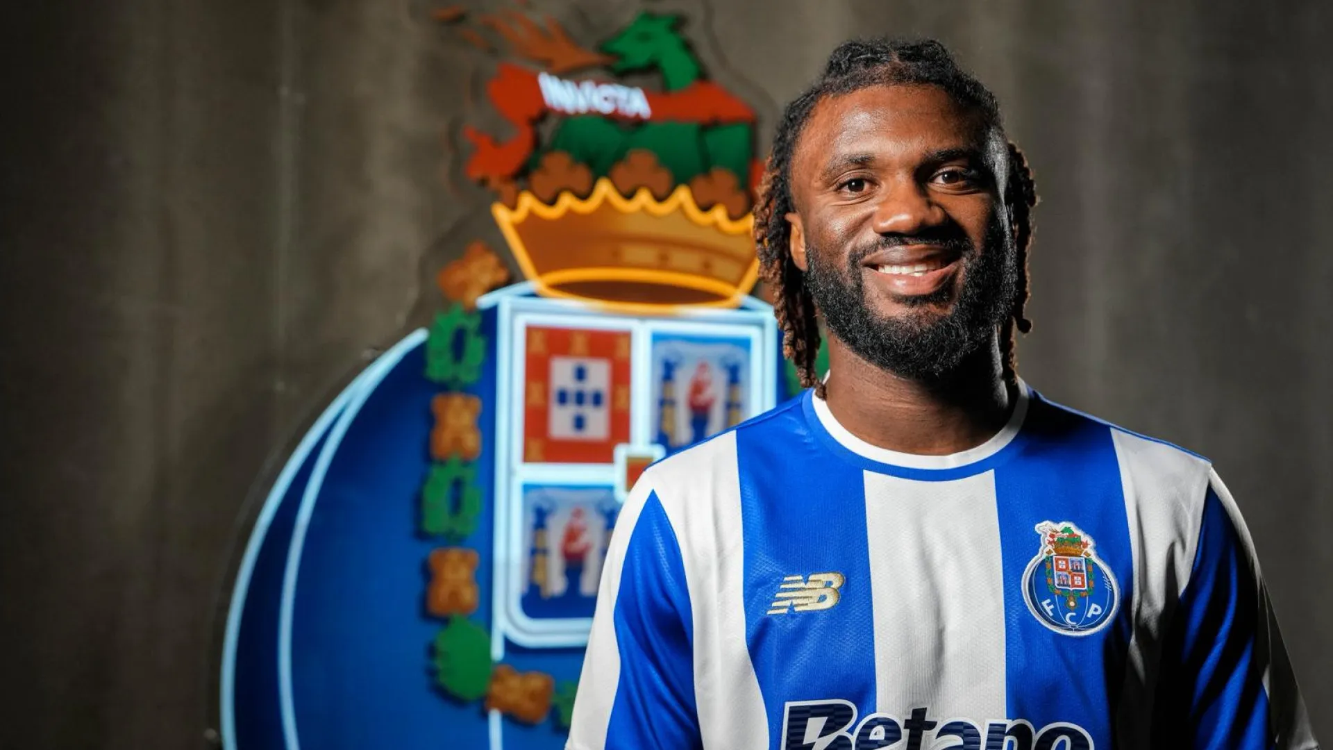 
                    EM DIRETO: Siga os rumores e os negócios do mercado de transferências
                