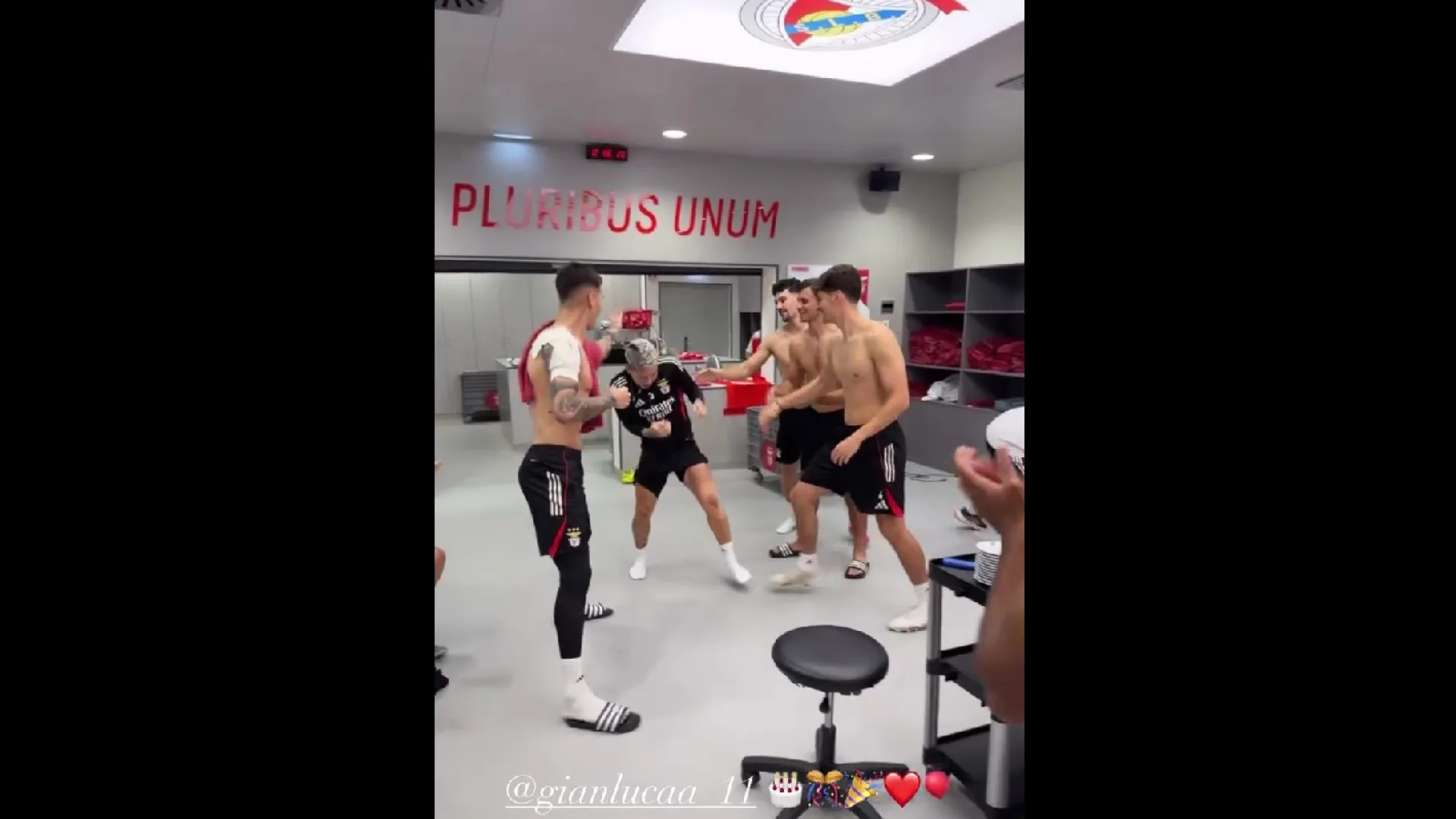 
                    Prestianni completa 20 anos e não escapa a 'maldade' no Benfica
                