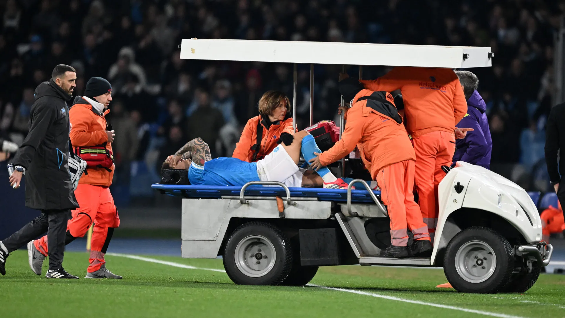 
                    De ir às lágrimas. Capitão do Napoli lesiona-se com gravidade
                