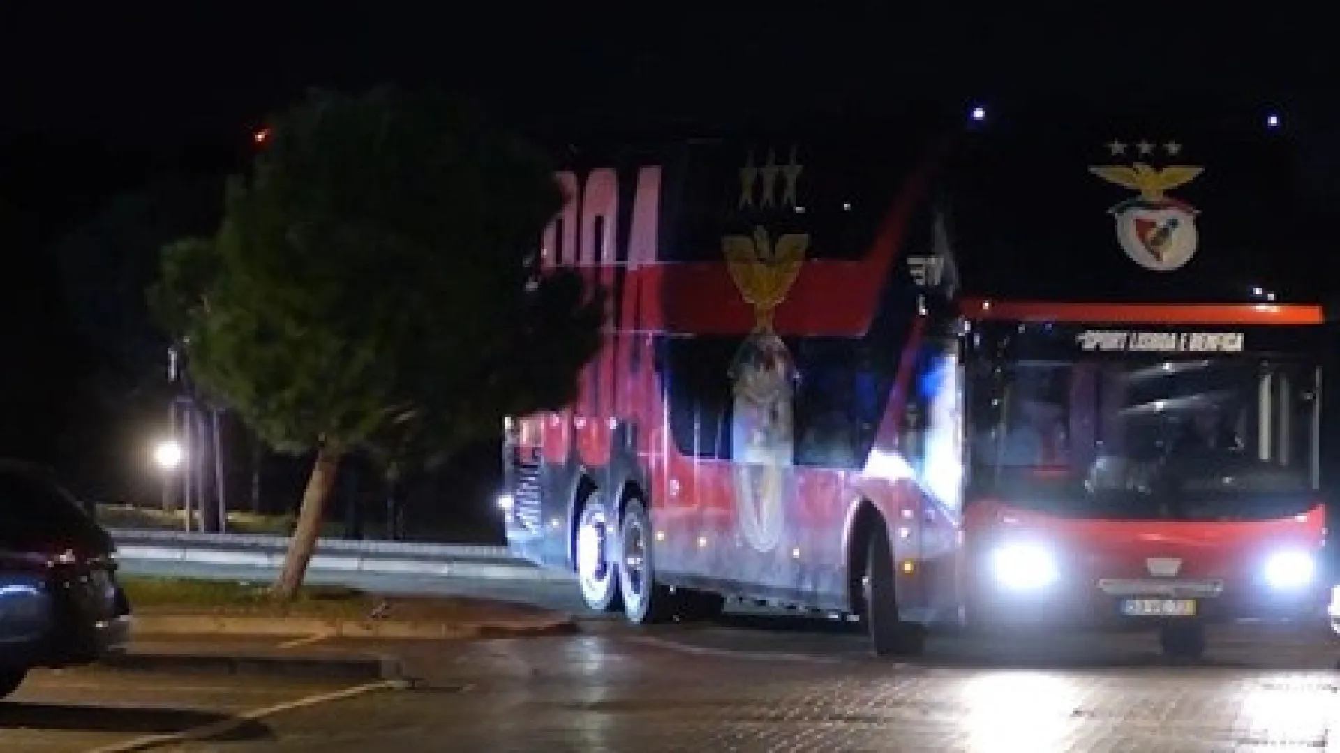 
                    Adeptos receberam assim Benfica em Tondela... e Trubin foi elogiado
                