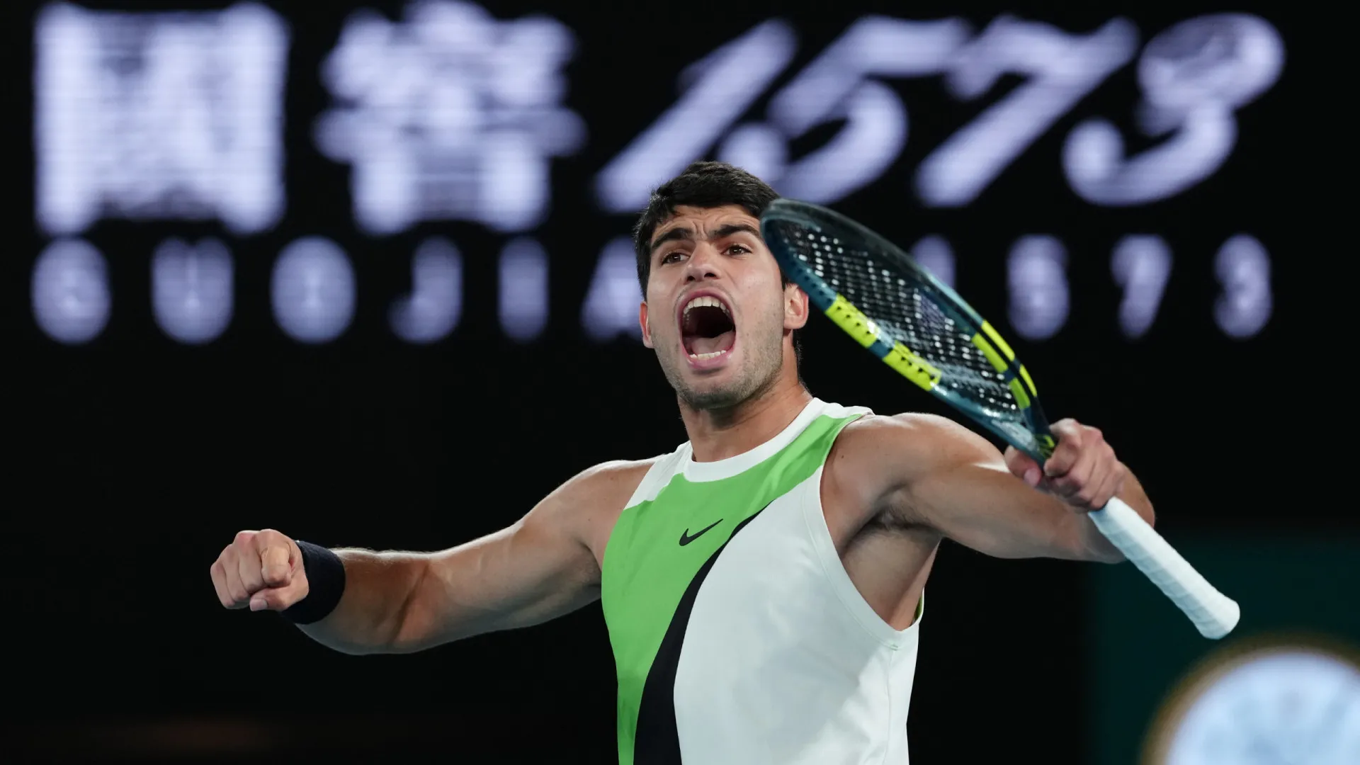 
                    Histórico. Carlos Alcaraz derrota Djokovic e conquista Open da Austrália
                