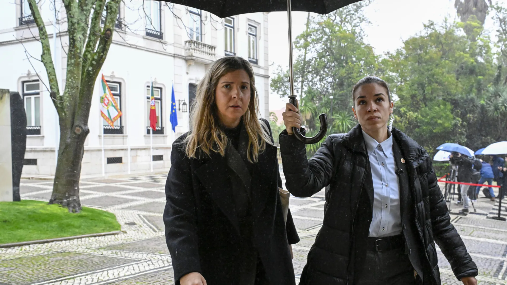 
                    Ministra compromete-se com financiamento para Palácio de Mafra
                