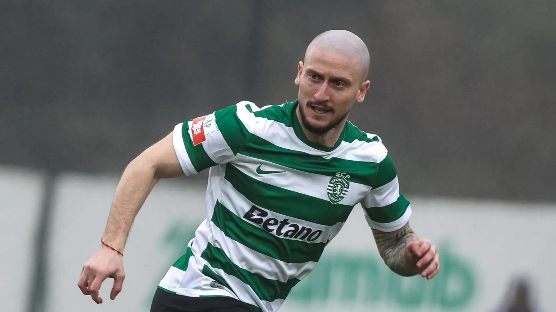 
                    Sporting B dá pontapé na crise no regresso de Nuno Santos
                