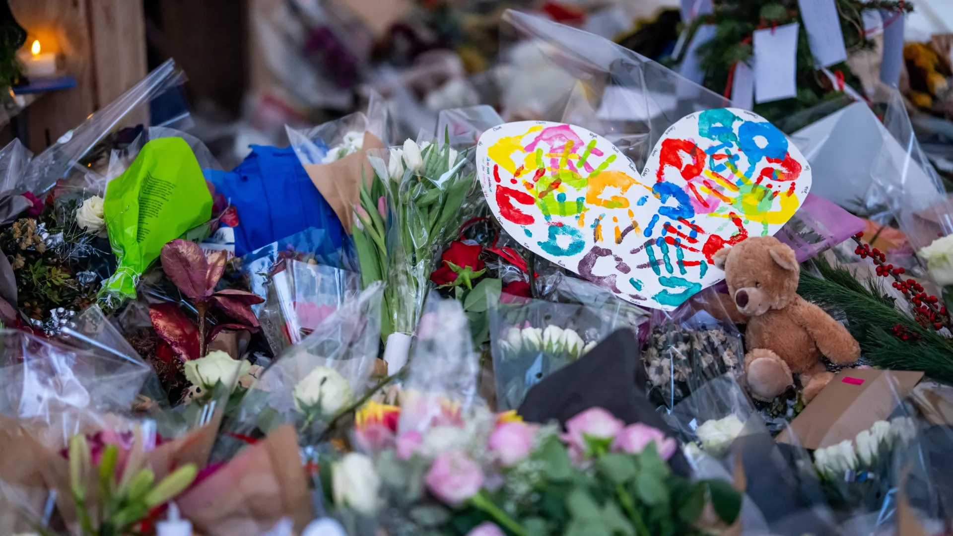 
                    Adolescente morre um mês após incêndio na Suíça. Mortos sobem para 41
                