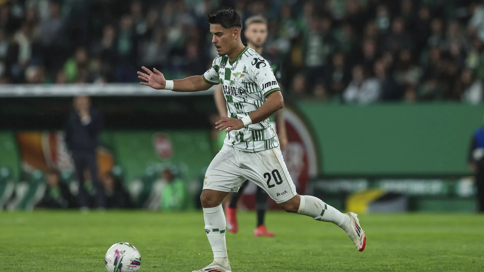 
                    Oficial: Moreirense confirma saída do médio Benny
                