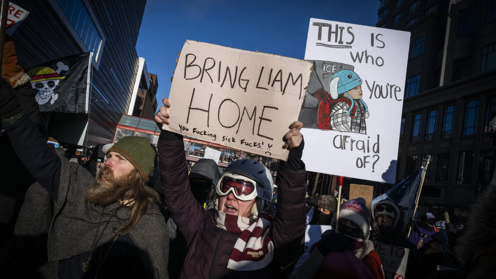 
                    Criança de cinco anos detida pelo ICE e pai regressam a Minneapolis
                