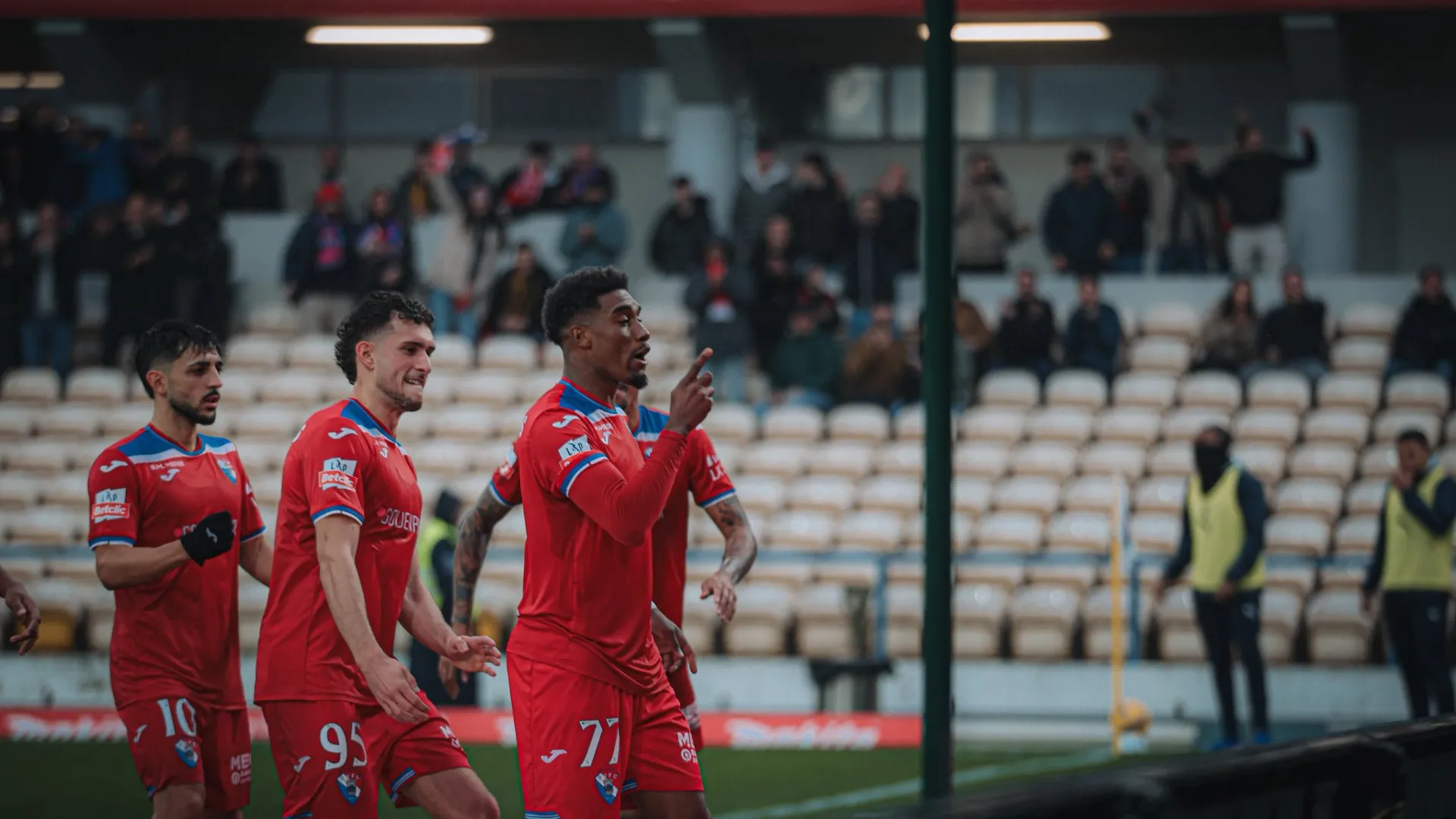 
                    Vermelho começou o que Varela confirmou. Gil Vicente 'trucida' Famalicão
                