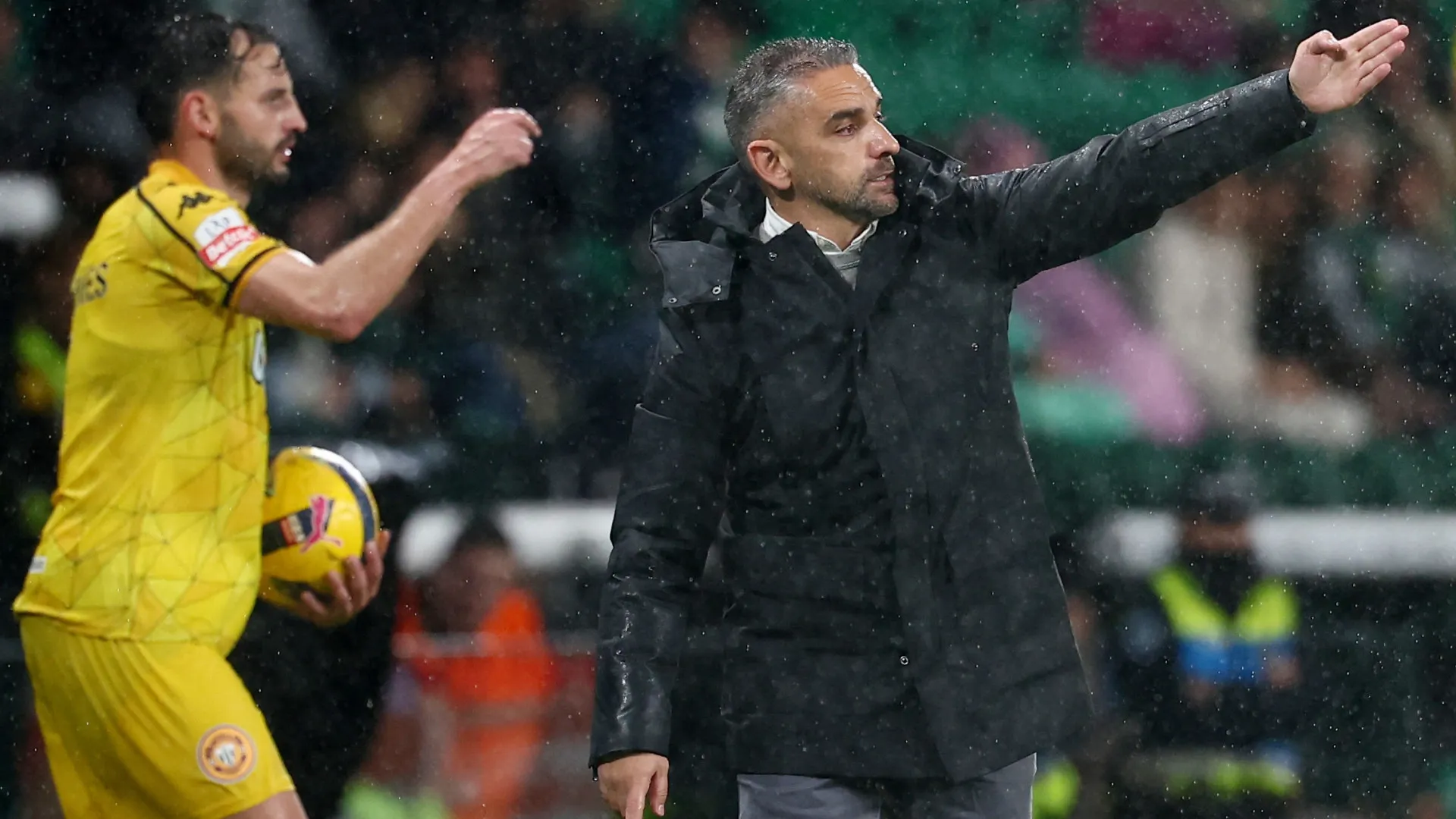 
                    Rui Borges explica por que deixou Hjulmand de fora do Sporting-Nacional
                