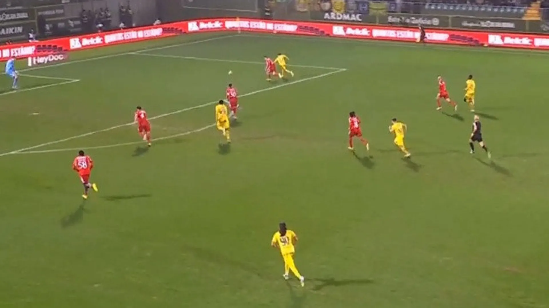 
                    Tem um minuto? Reveja o resumo do empate do Benfica em Tondela
                