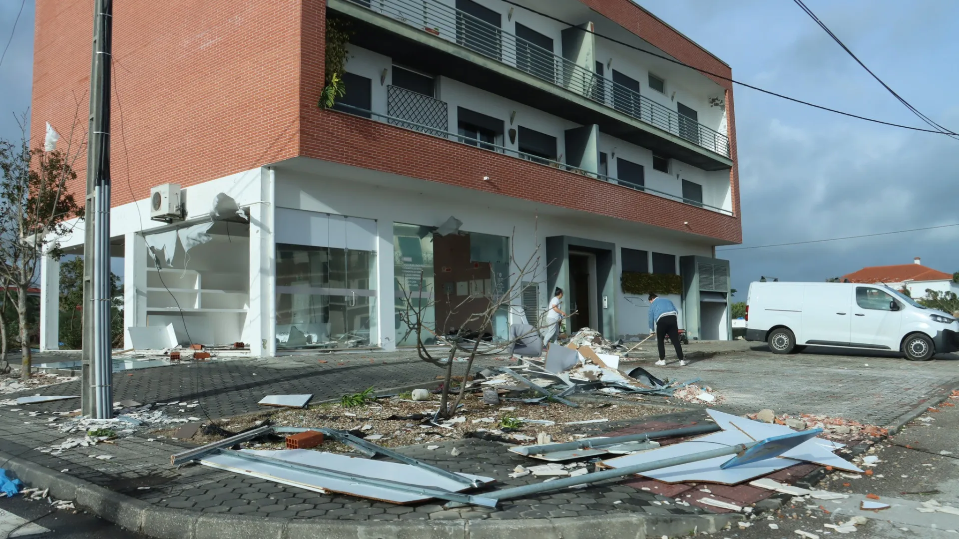 
                    Apoios do Governo a afetados. 