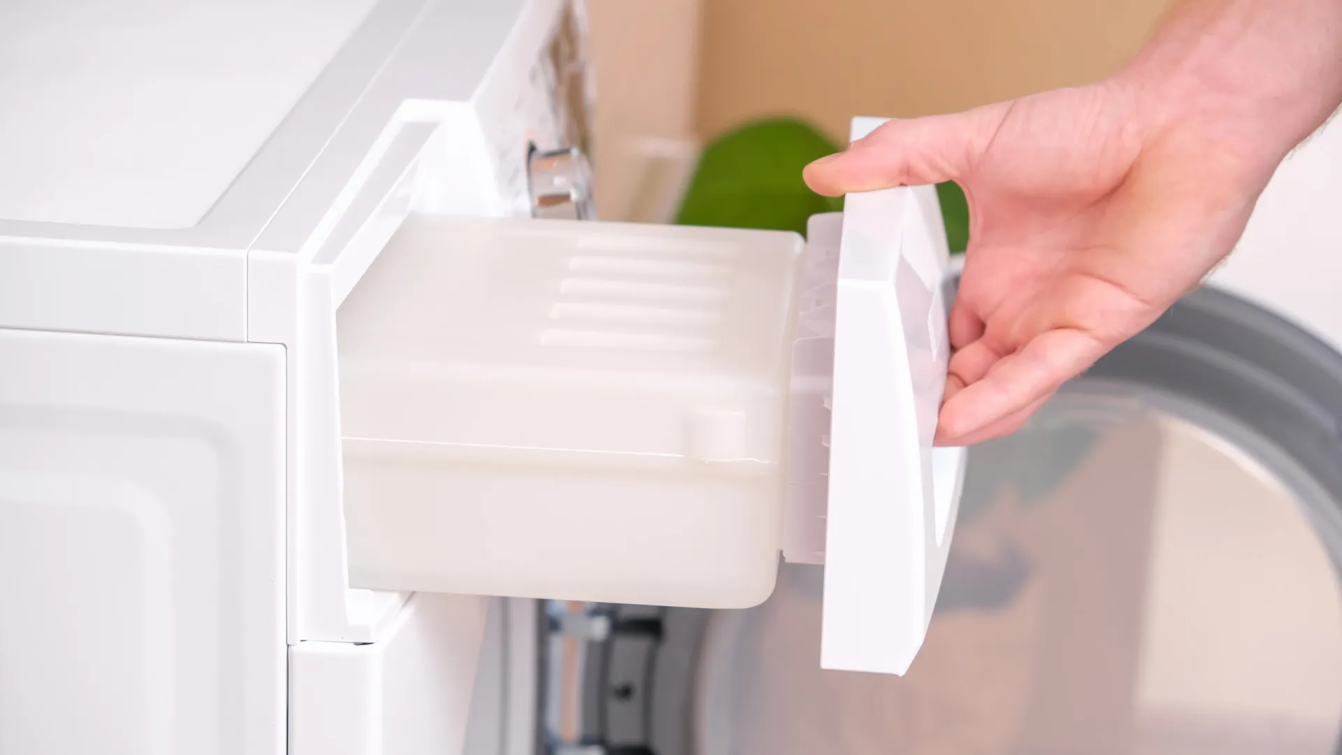 
                    Desperdiça a água da máquina de secar? 5 utilidades revolucionárias
                