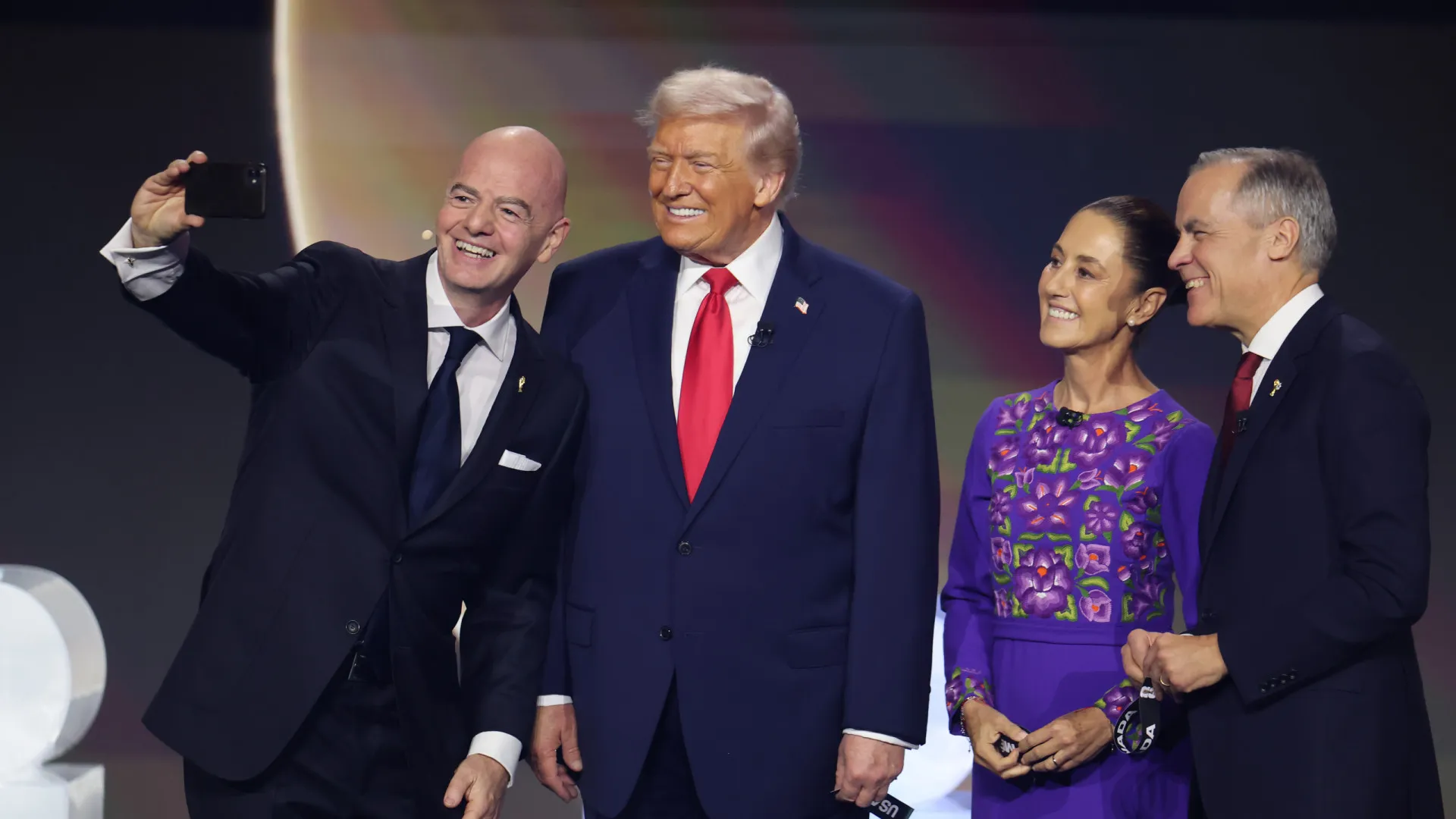 
                    Gianni Infantino defende fim de veto às equipas russas
                