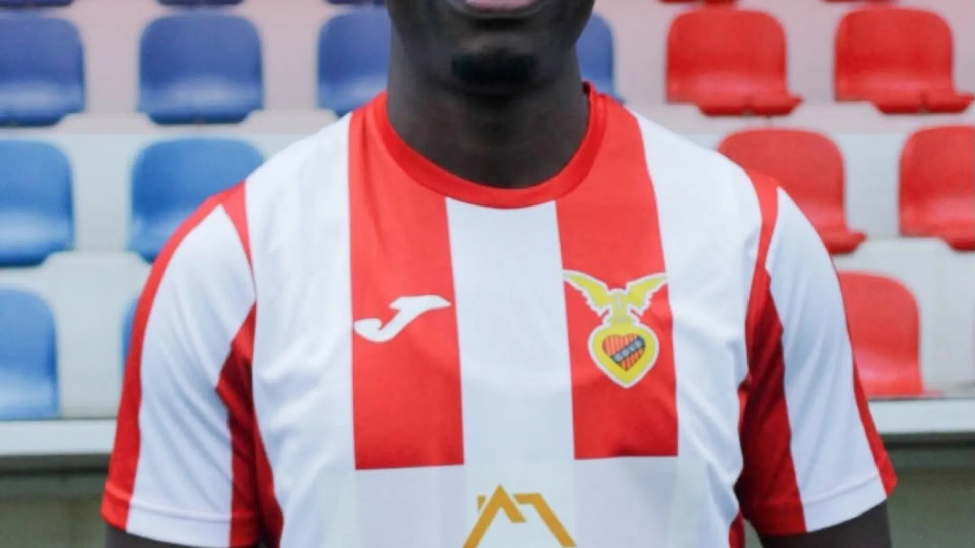 
                    Oficial: Estrela da Amadora empresta Ekanga Ondoa ao Vitória de Sernache
                