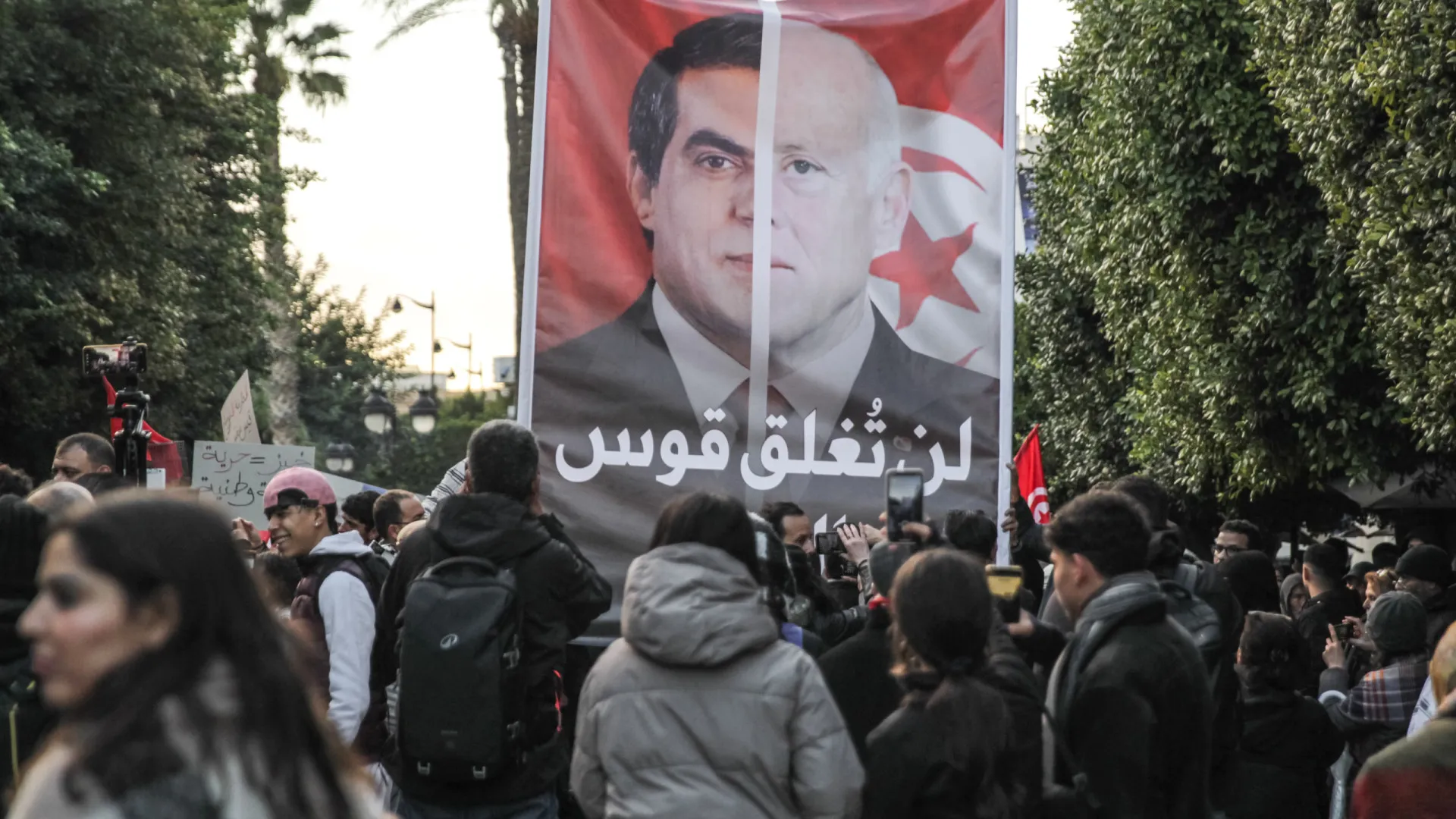 
                    Políticos e ativistas tunisinos acusam Presidente de deteriorar liberdade de imprensa
                