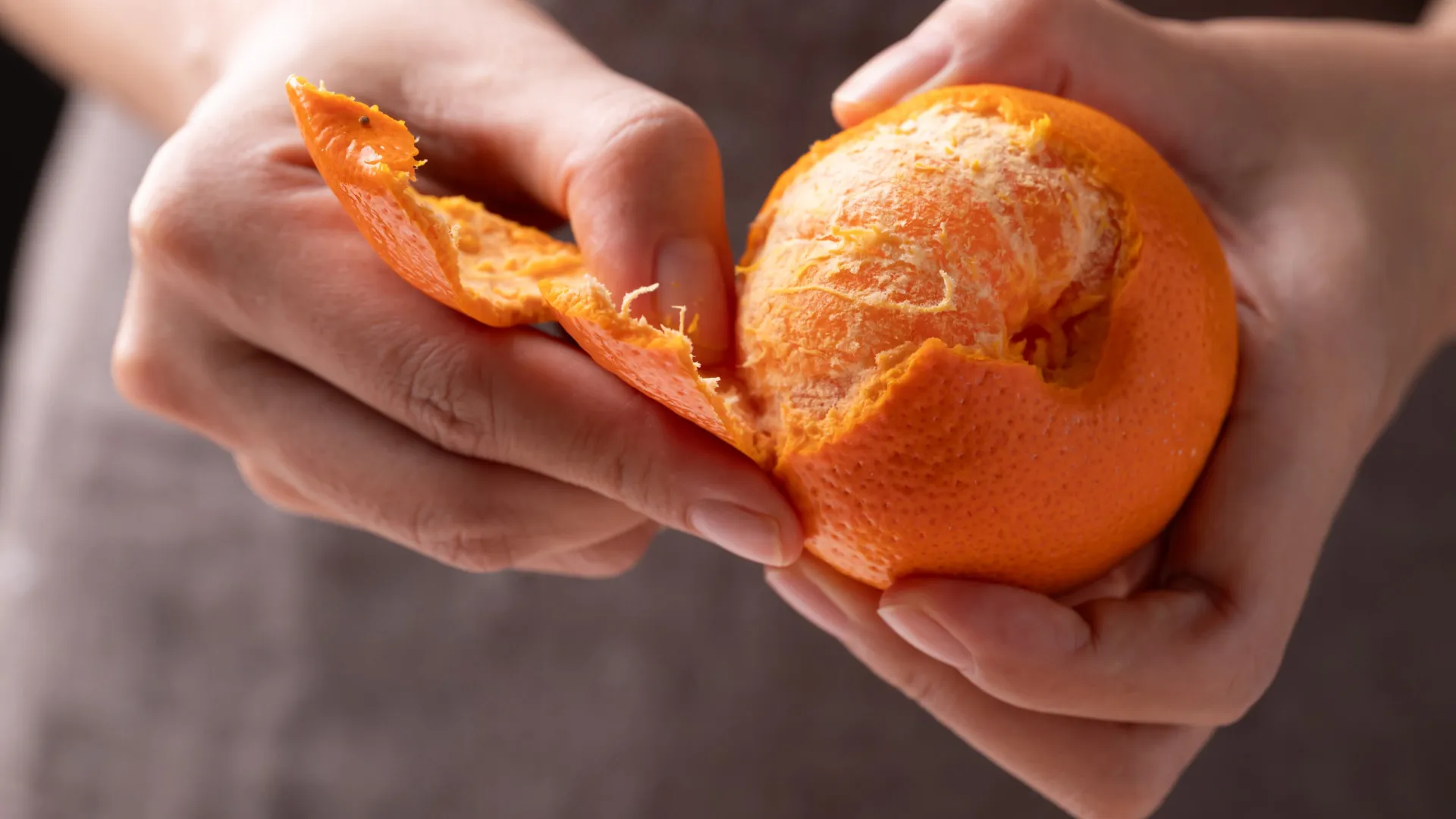 
                    Faz mesmo mal comer laranja à noite? Eis a explicação científica 
                