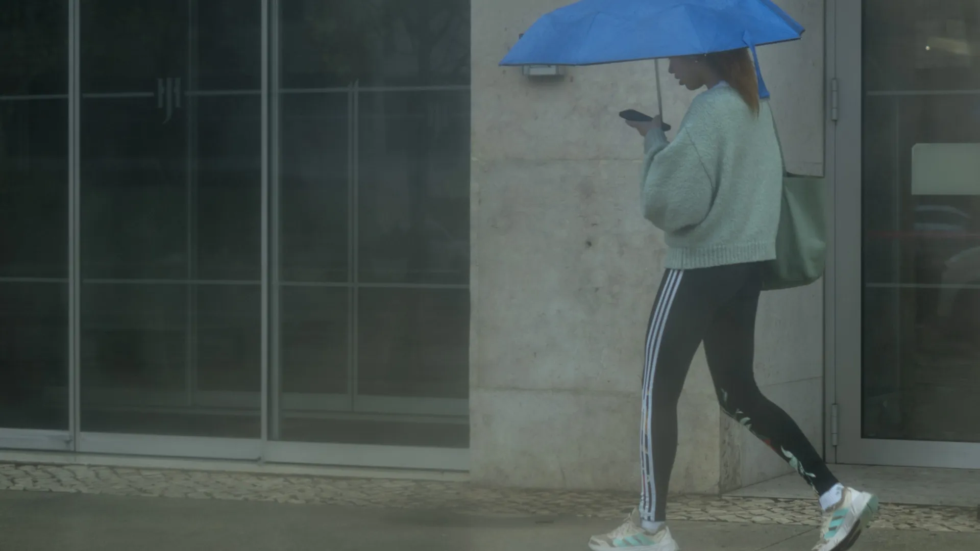 
                    Seis distritos do Norte e Centro sob aviso laranja de chuva na terça-feira
                