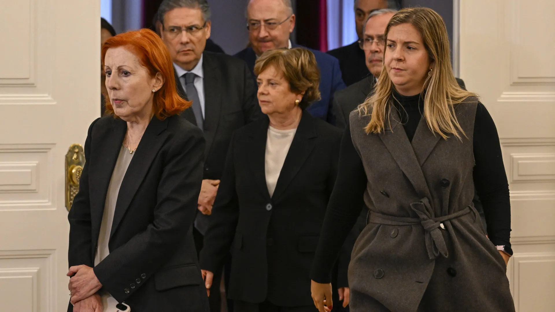 
                    Governo assume não saber 