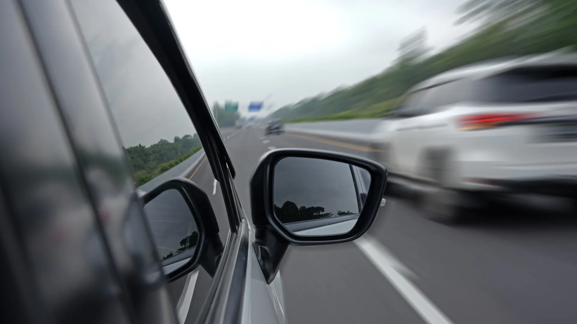 
                    Condutor apanhado a 280 km/h pode evitar multa? Um advogado explica
                