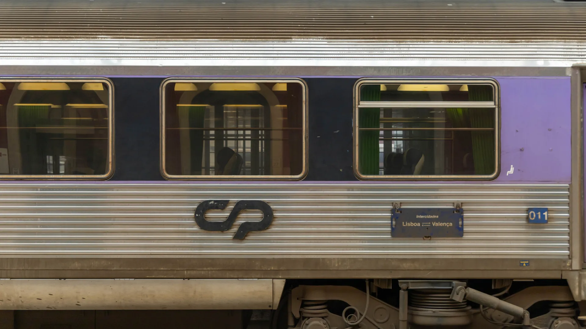 
                    Precisa de apanhar comboio? Está suspensa a circulação nestas linhas
                