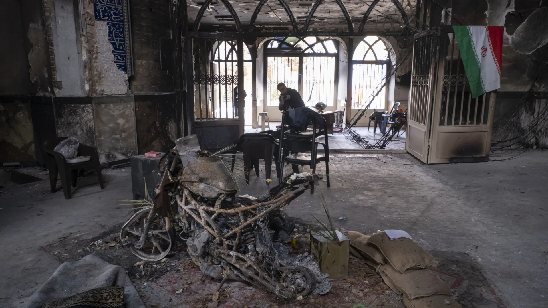 
                    Grande incêndio atinge mercado na zona oeste de Teerão
                