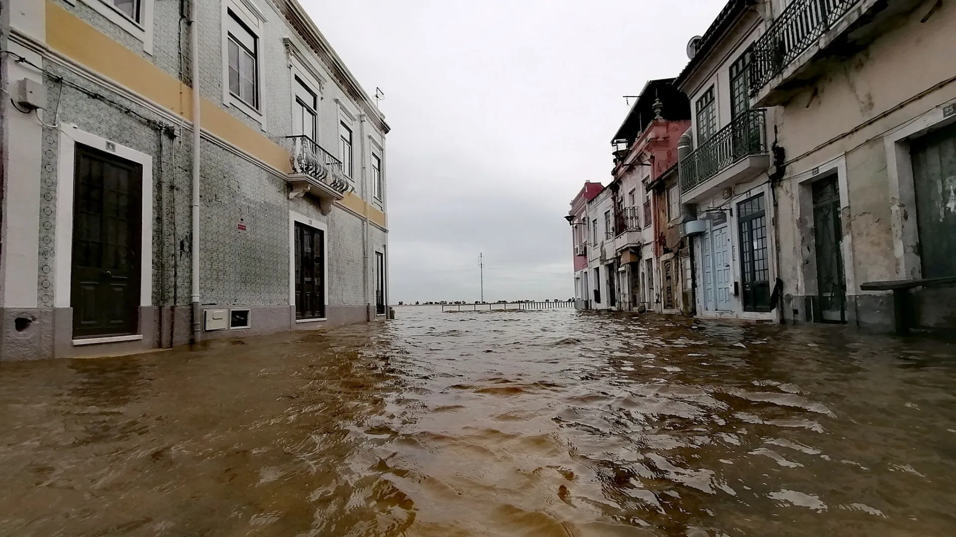 
                    Inundações em Alhandra e Vila Franca de Xira sem vitimas
                