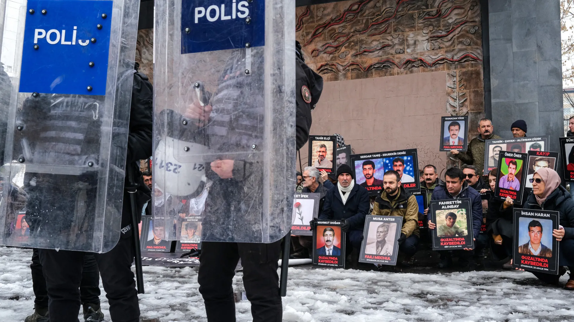 
                    Quase 100 detidos na Turquia por pertencerem a partido comunista
                