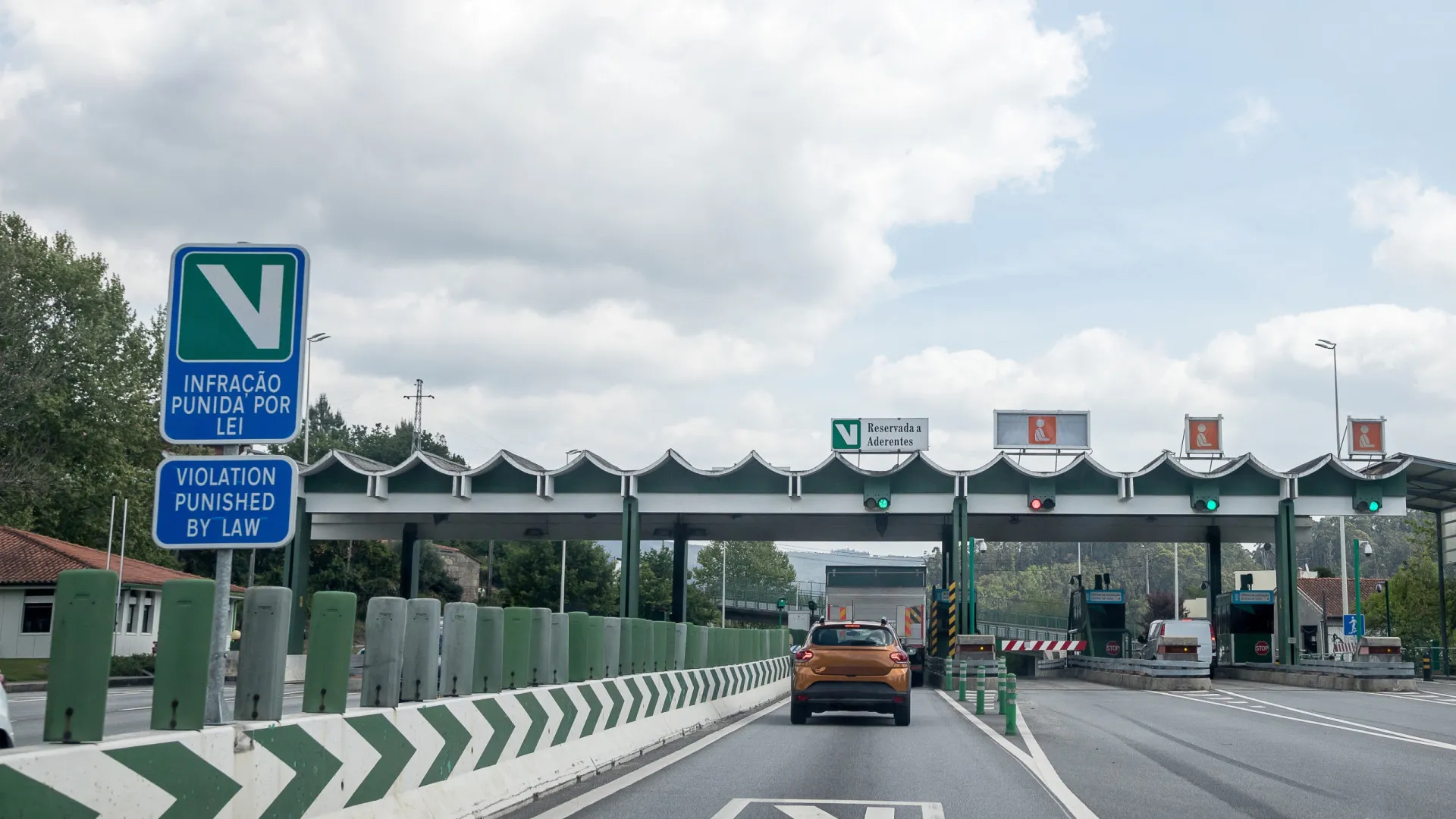 
                    Já está em vigor a isenção de portagens. Recorde aqui onde se aplica
                