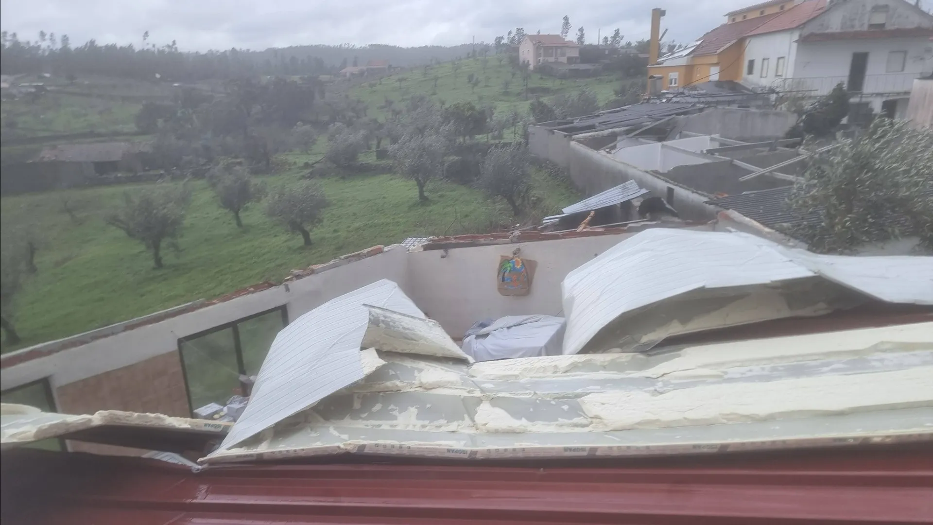 
                    Concelho da Sertã tem 2.085 clientes sem energia elétrica
                