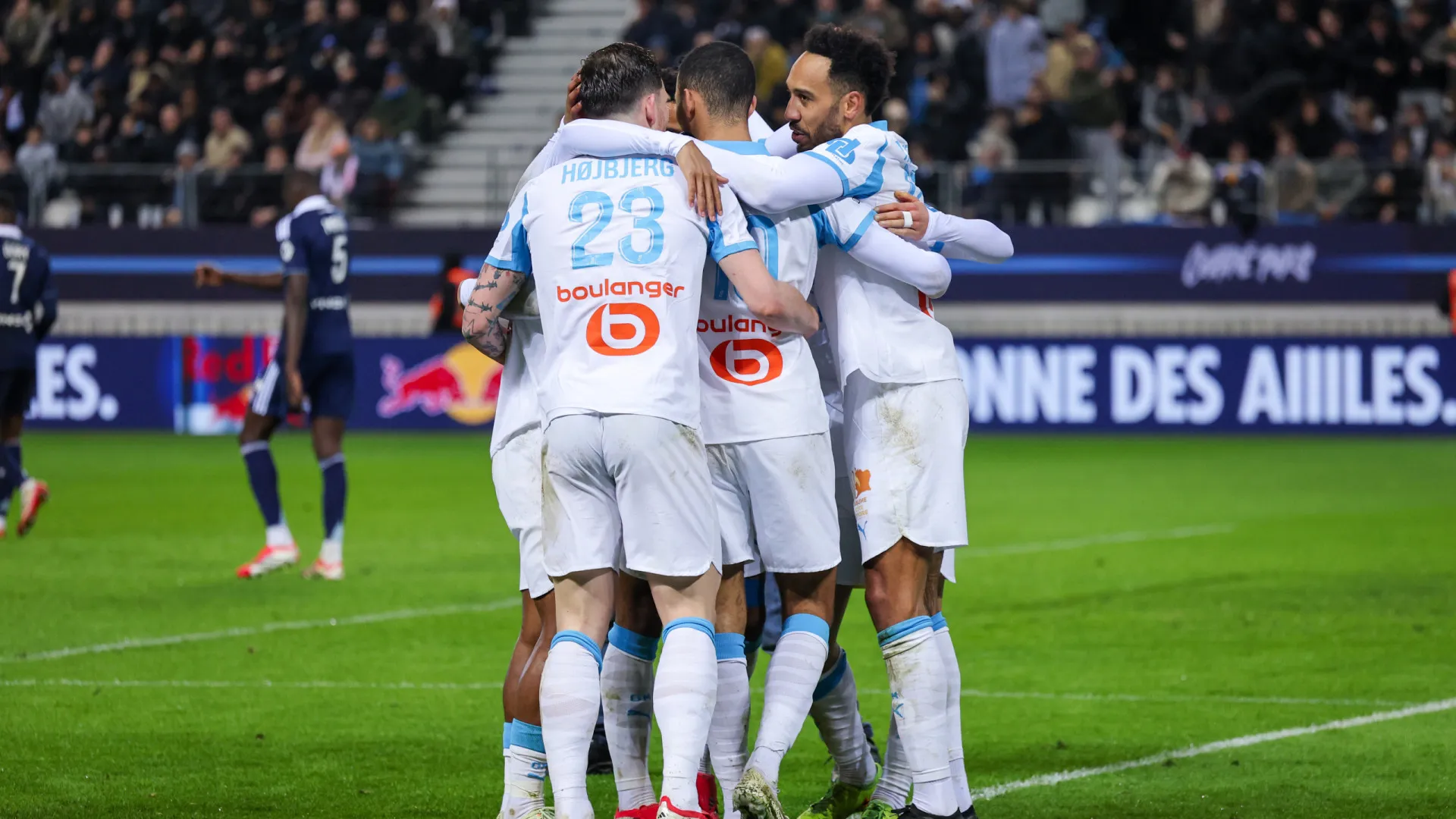 
                    Marseille e Reims, da segunda divisão, nos quartos de final da Taça
                