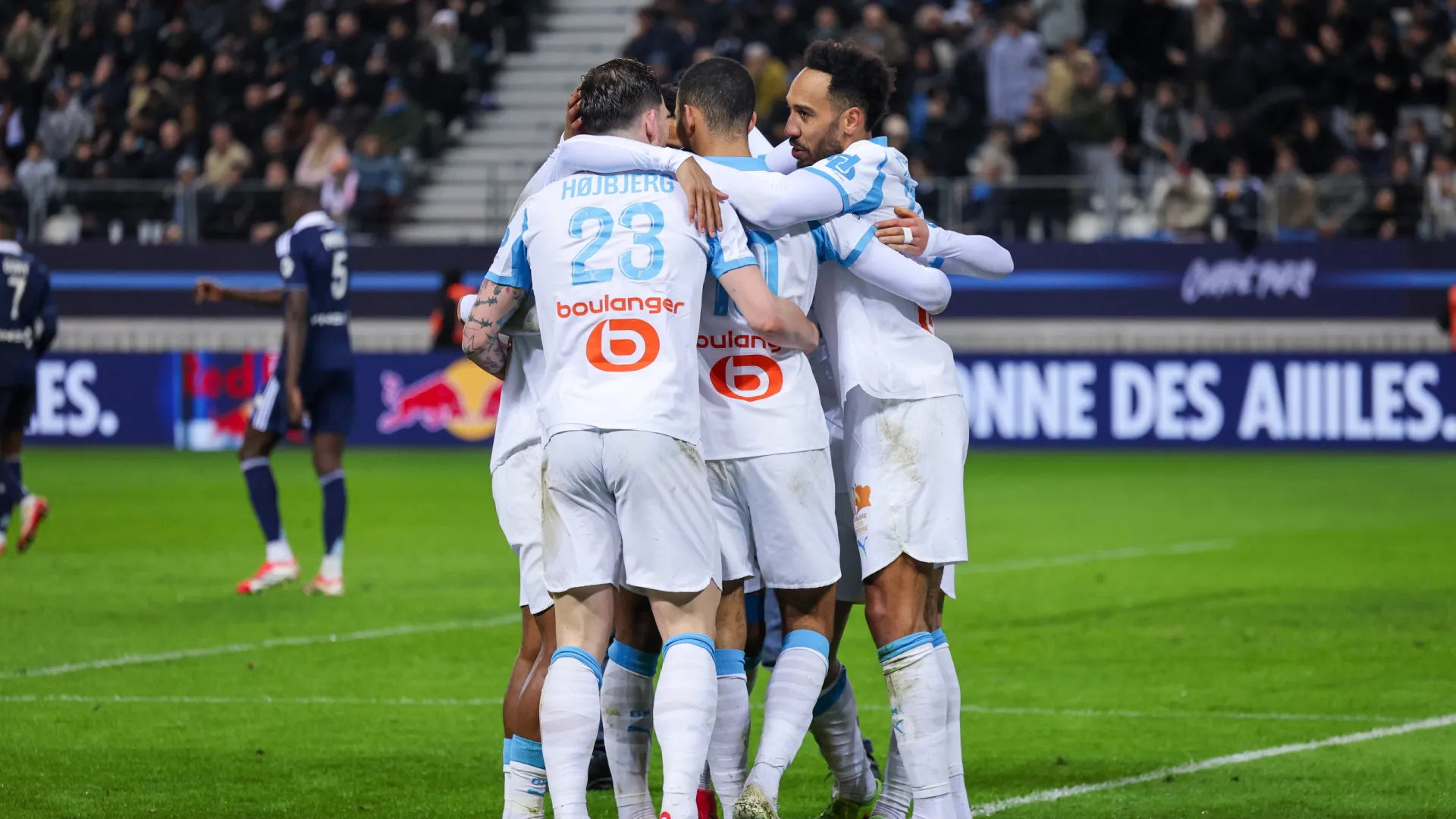 Marseille e Reims, da segunda divisão, nos quartos de final da Taça