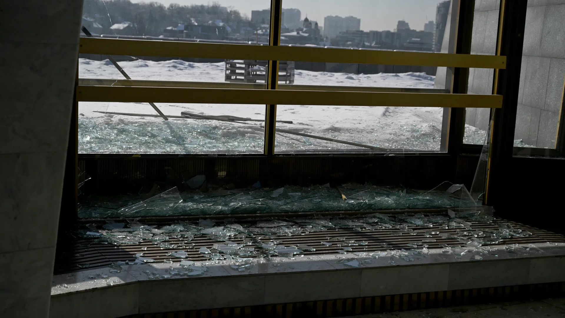 
                    Monumento da Segunda Guerra Mundial em Kyiv danificado por ataque russo
                