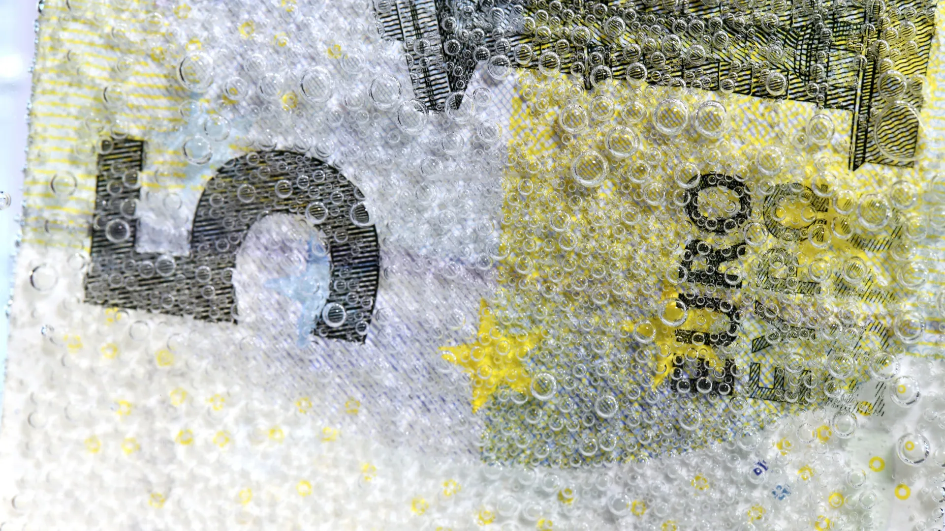 
                    Tem notas estragadas pela tempestade? Banco de Portugal pode ajudar
                