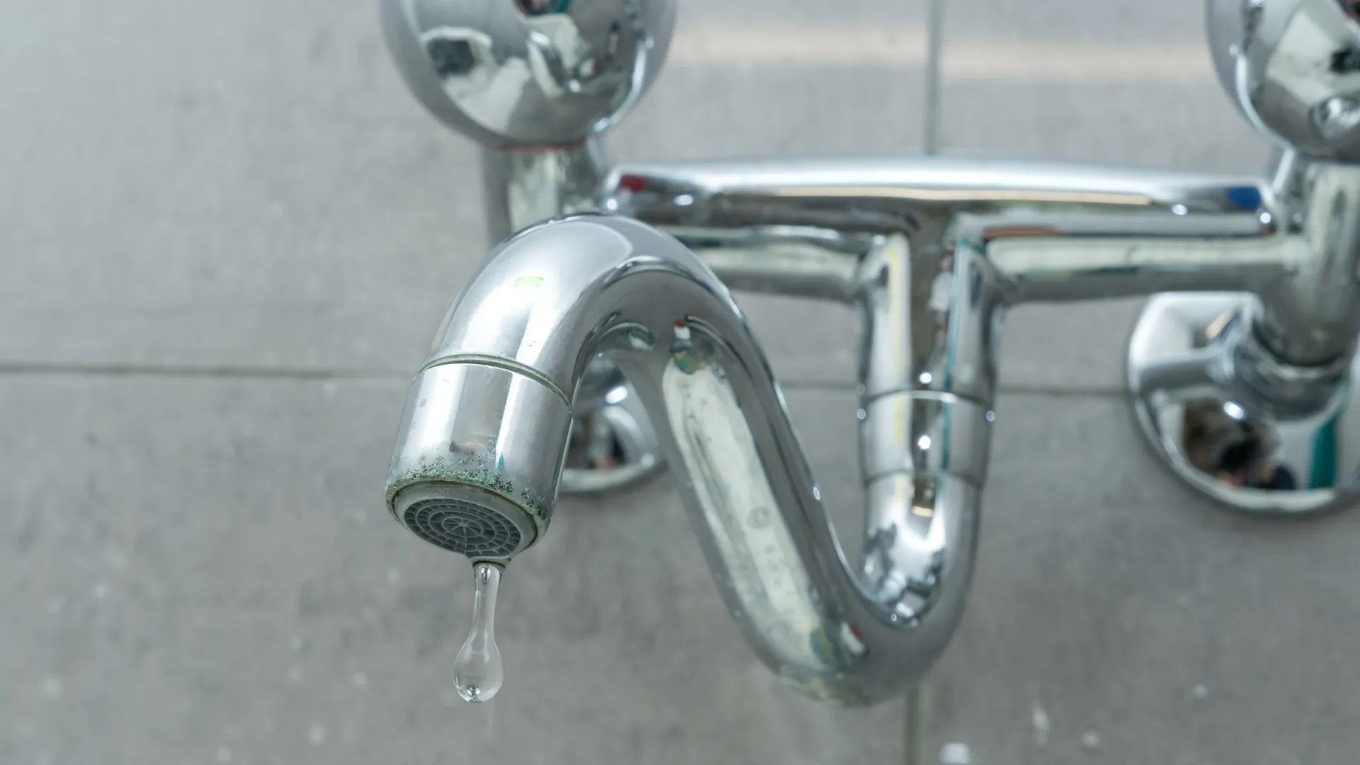 
                    Águas de Coimbra assegura que água da rede tem qualidade para consumo
                