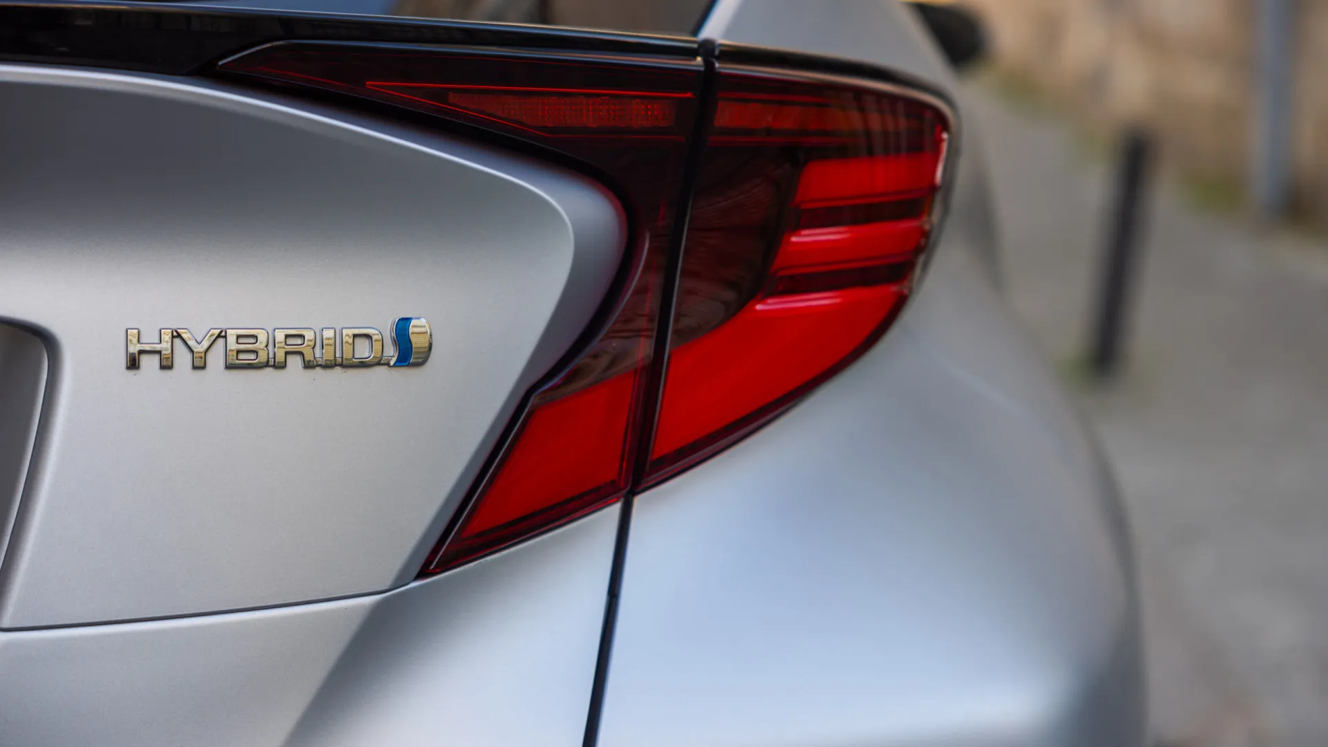 
                    Toyota aposta nos híbridos. Devem ser 60% da produção em 2028
                