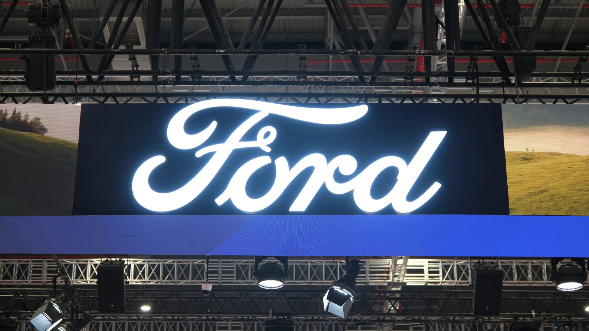 
                    Ford e chinesa Geely discutem possível parceria
                