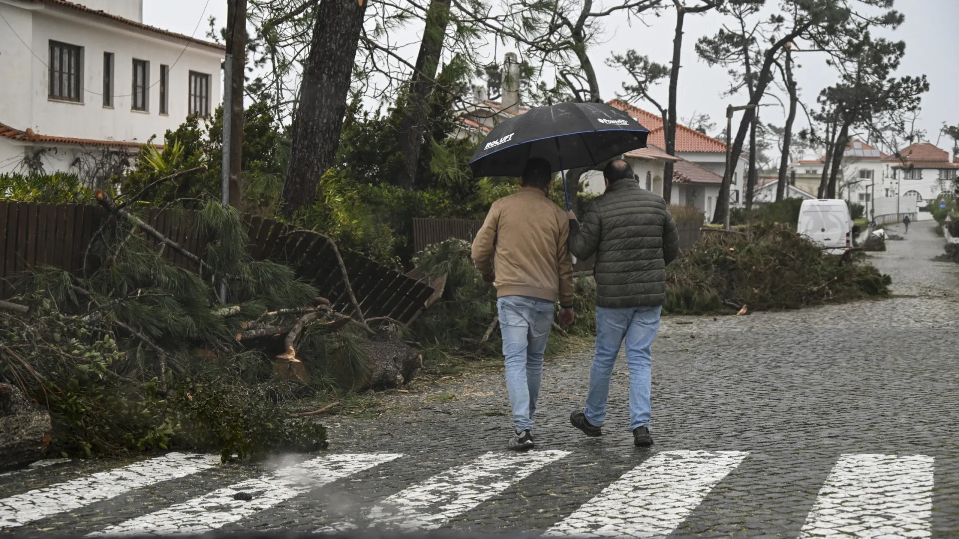 Mau tempo: O regresso das antenas enquanto se espera que a fibra chegue